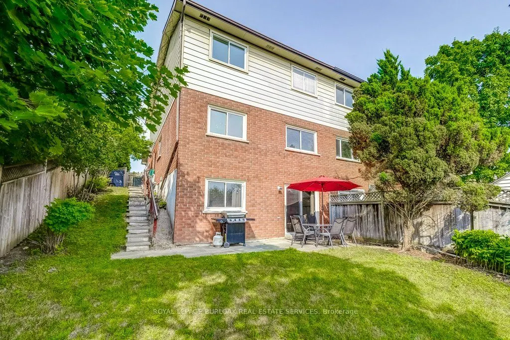 581 College Avenue W