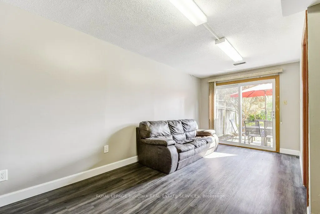 581 College Avenue W