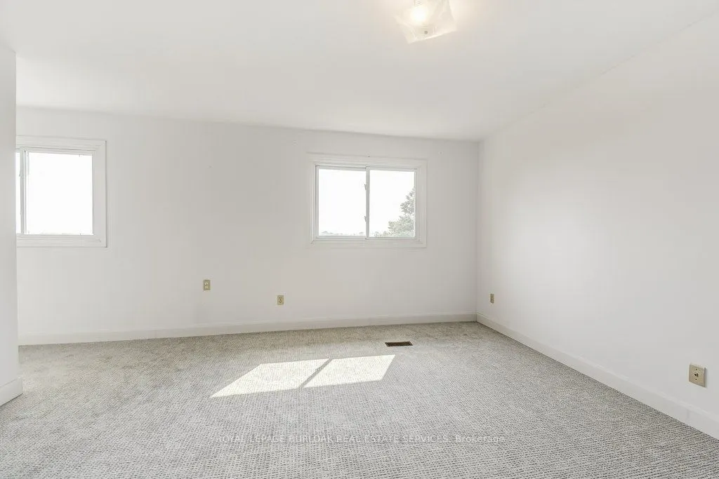 581 College Avenue W