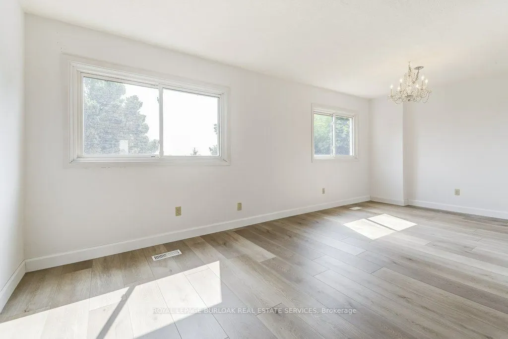 581 College Avenue W