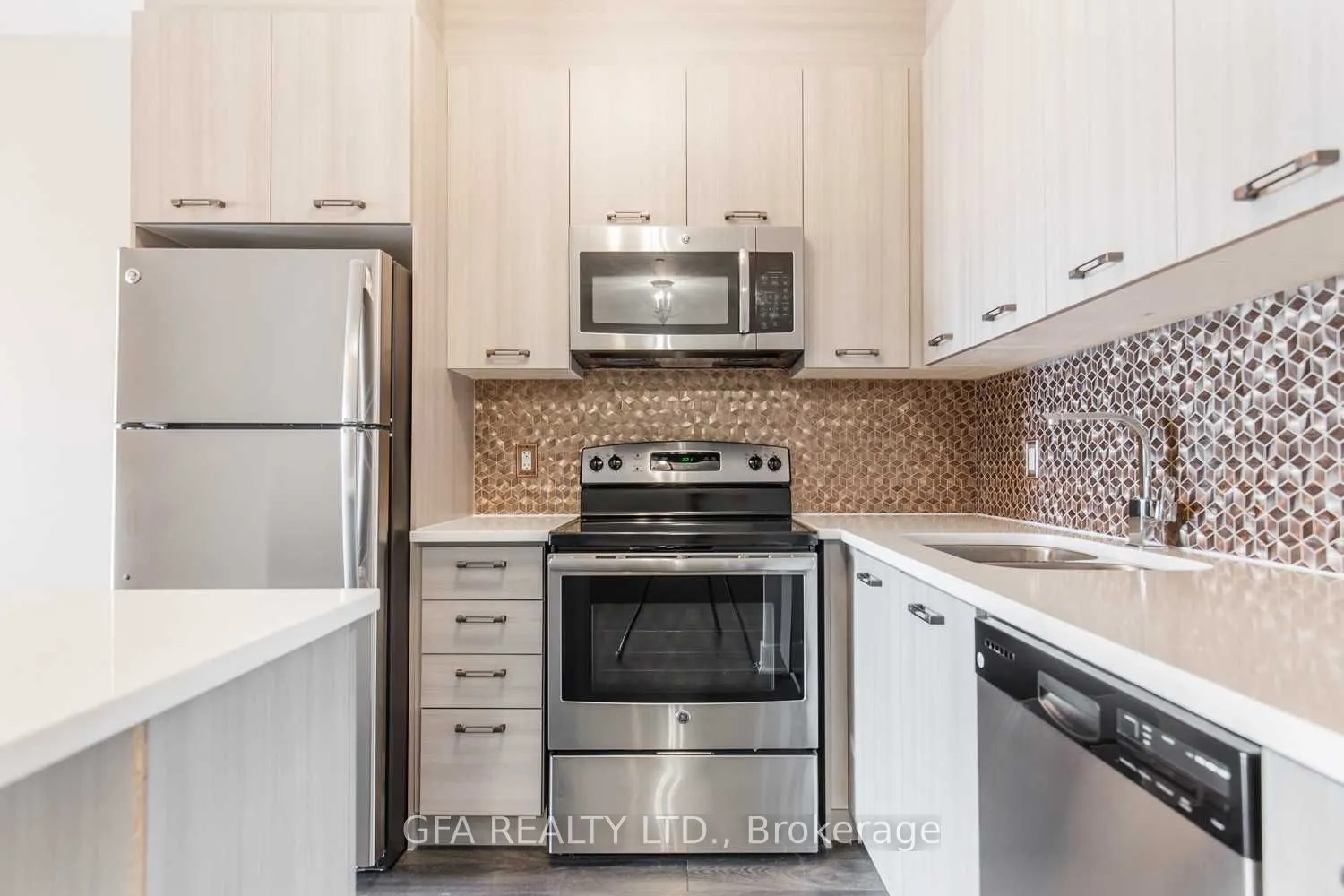 150 Main Street W, #1105