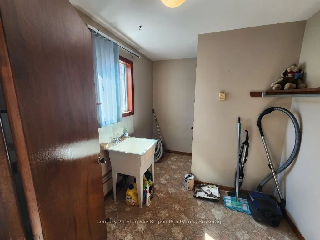 403 Princess Street W