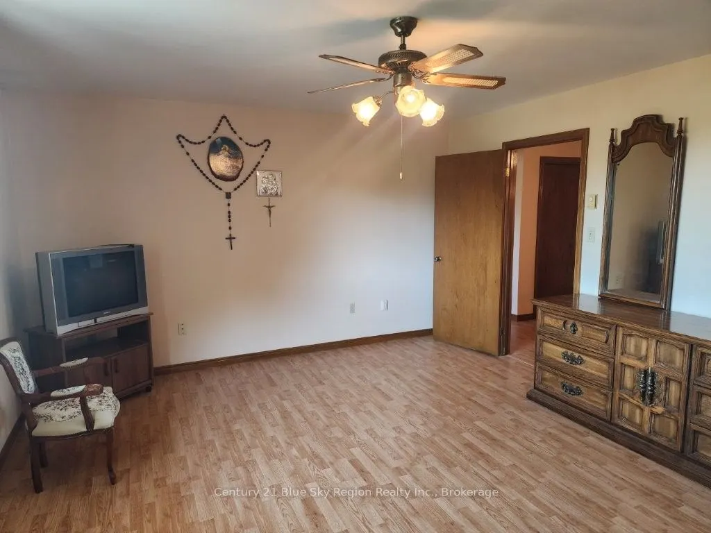 403 Princess Street W