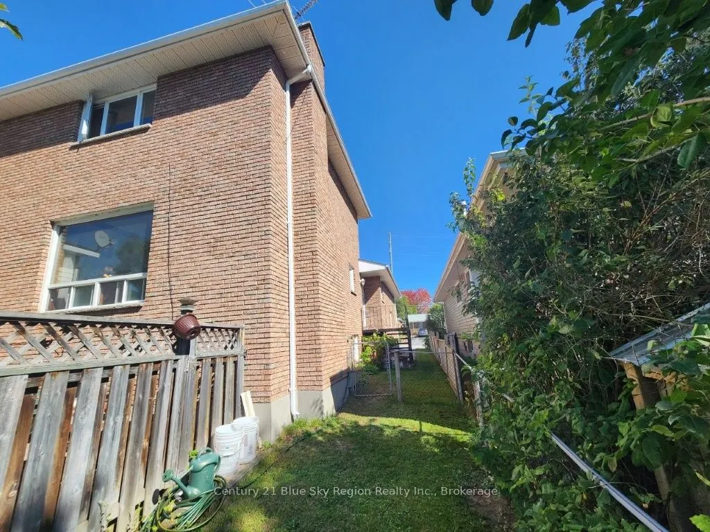 403 Princess Street W