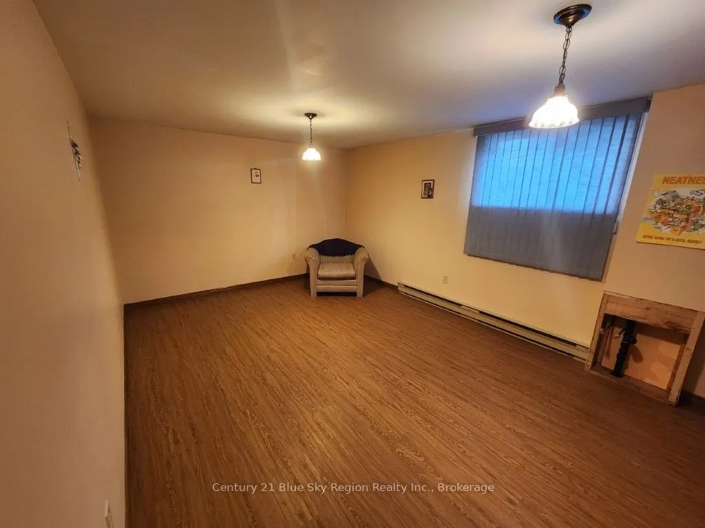403 Princess Street W