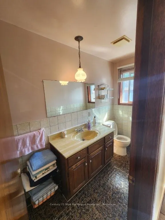403 Princess Street W