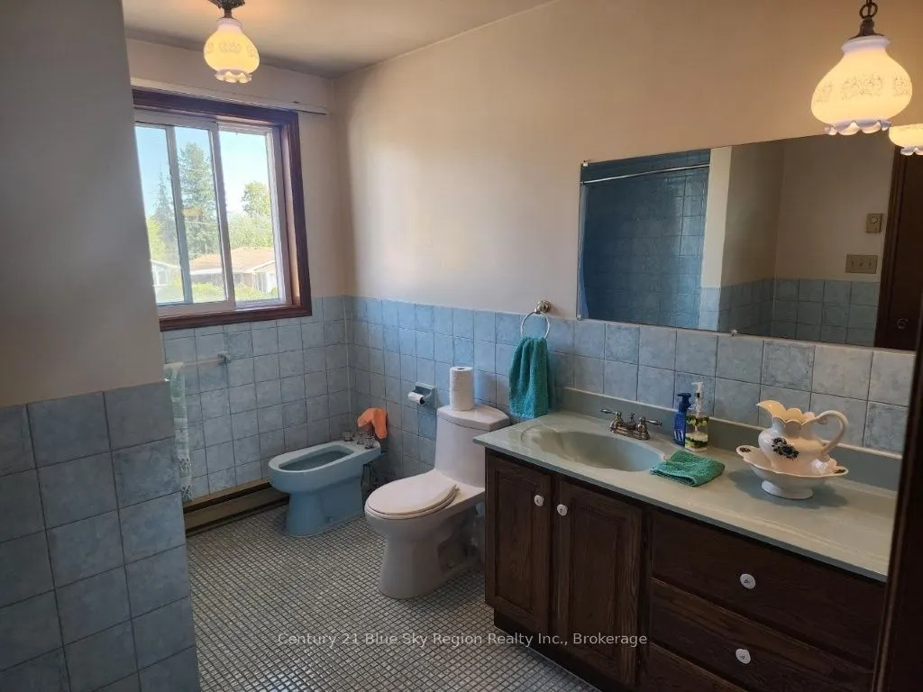 403 Princess Street W