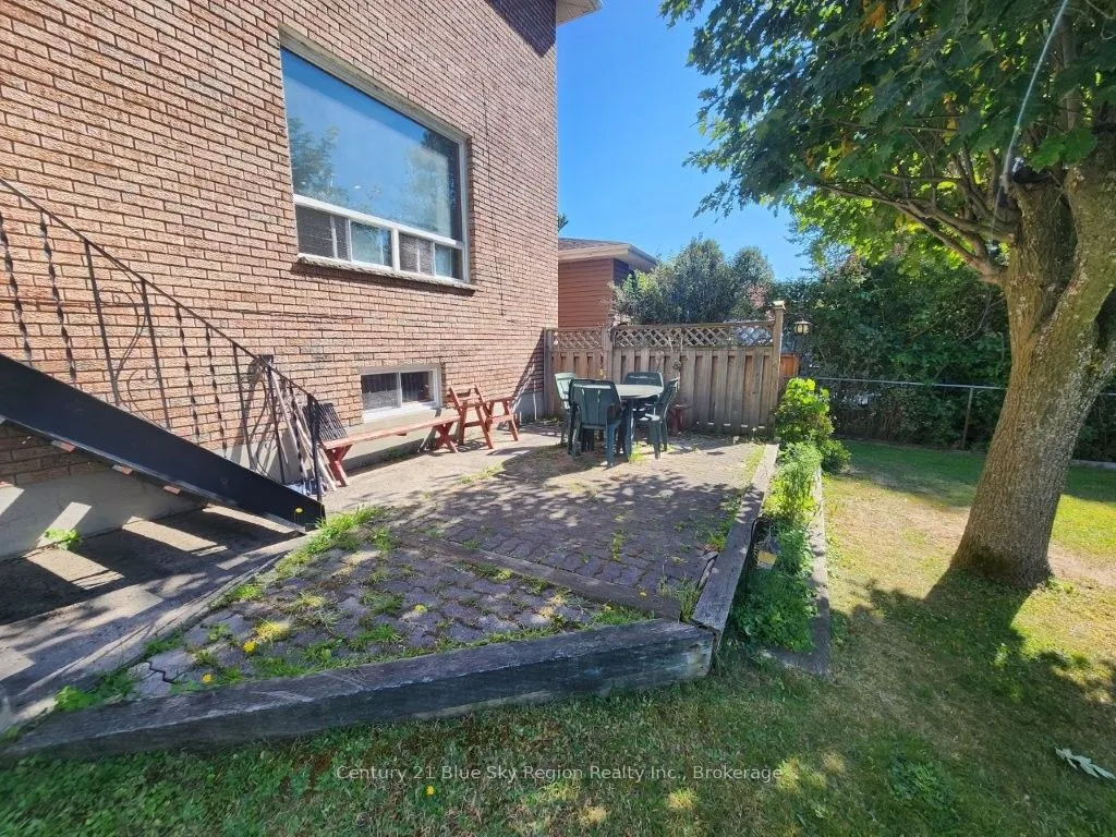 403 Princess Street W