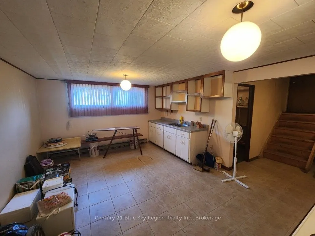 403 Princess Street W