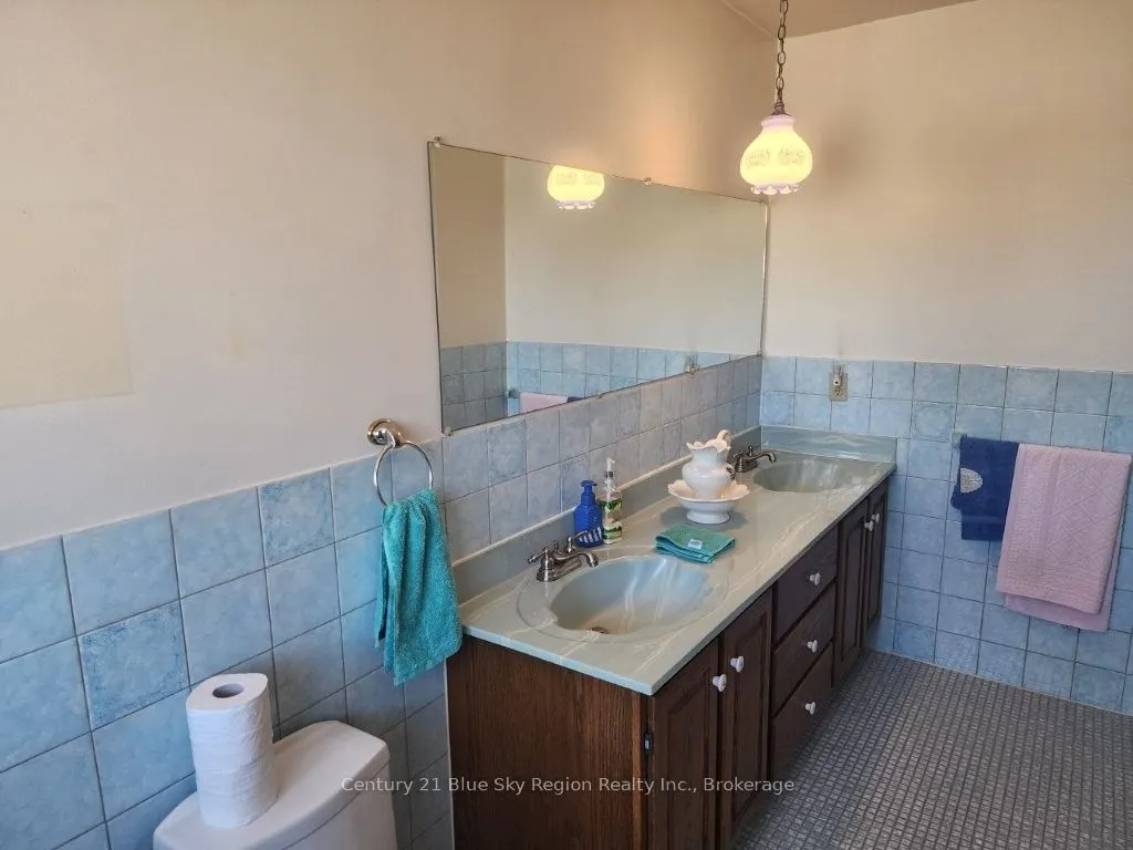 403 Princess Street W