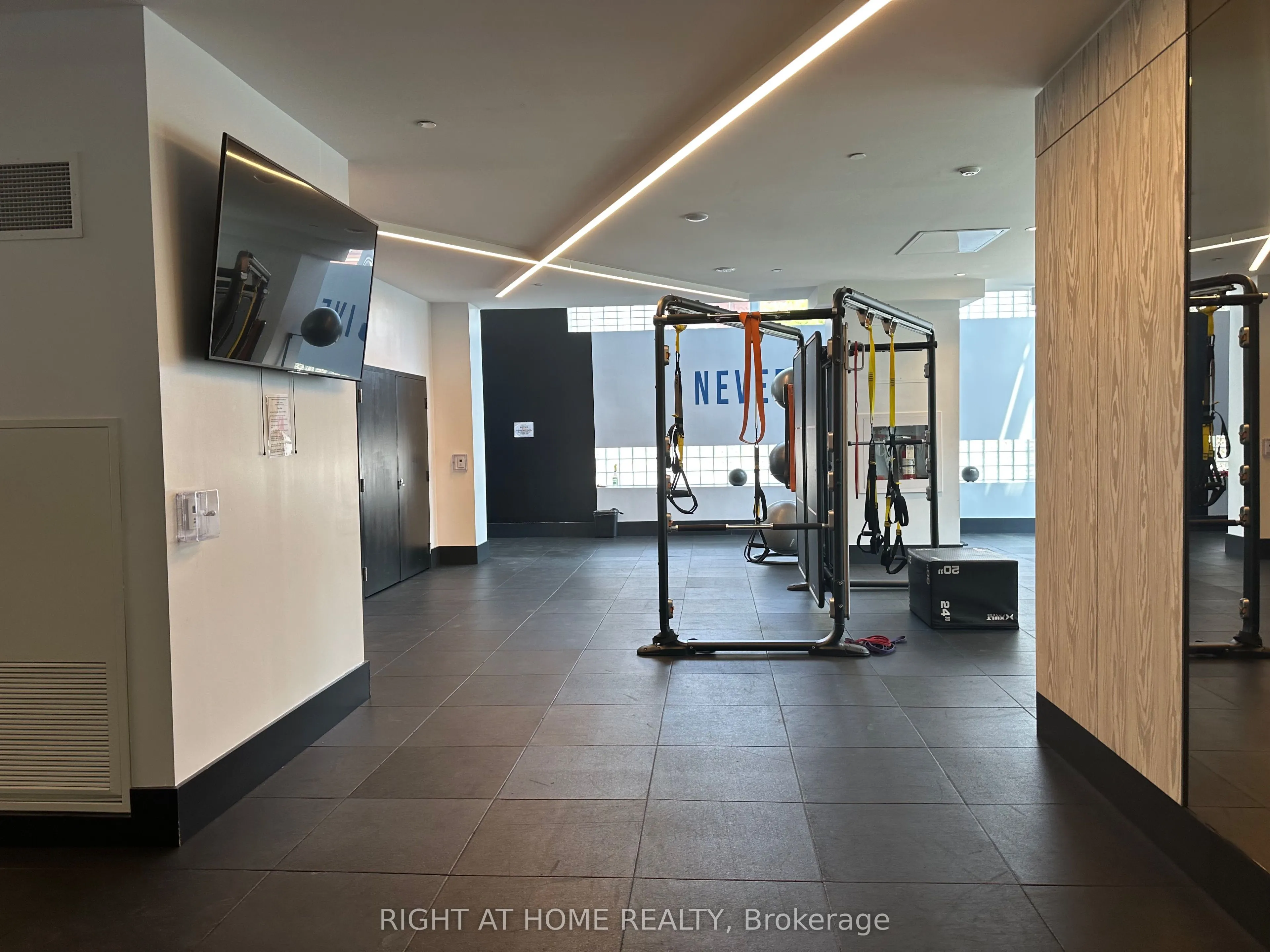 55 Duke Street W, #415