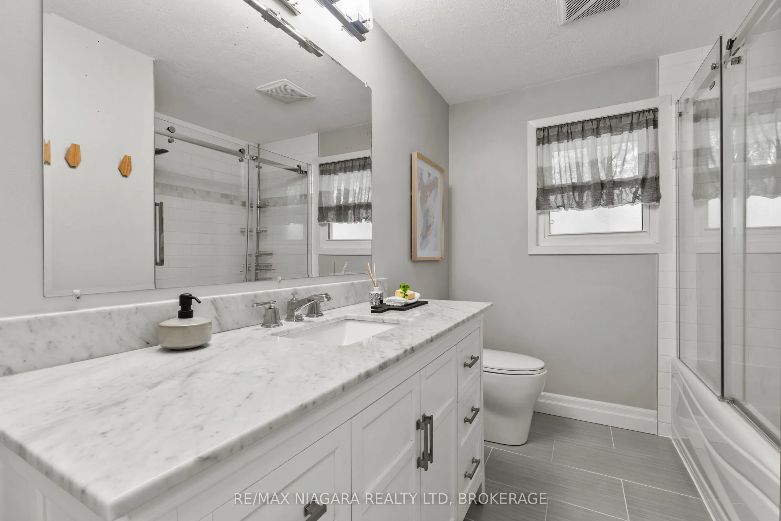 294 Lakeshore Road