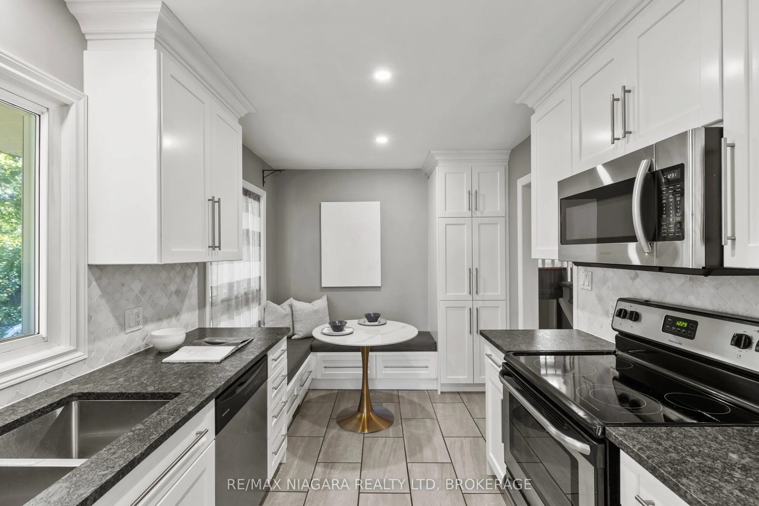 294 Lakeshore Road