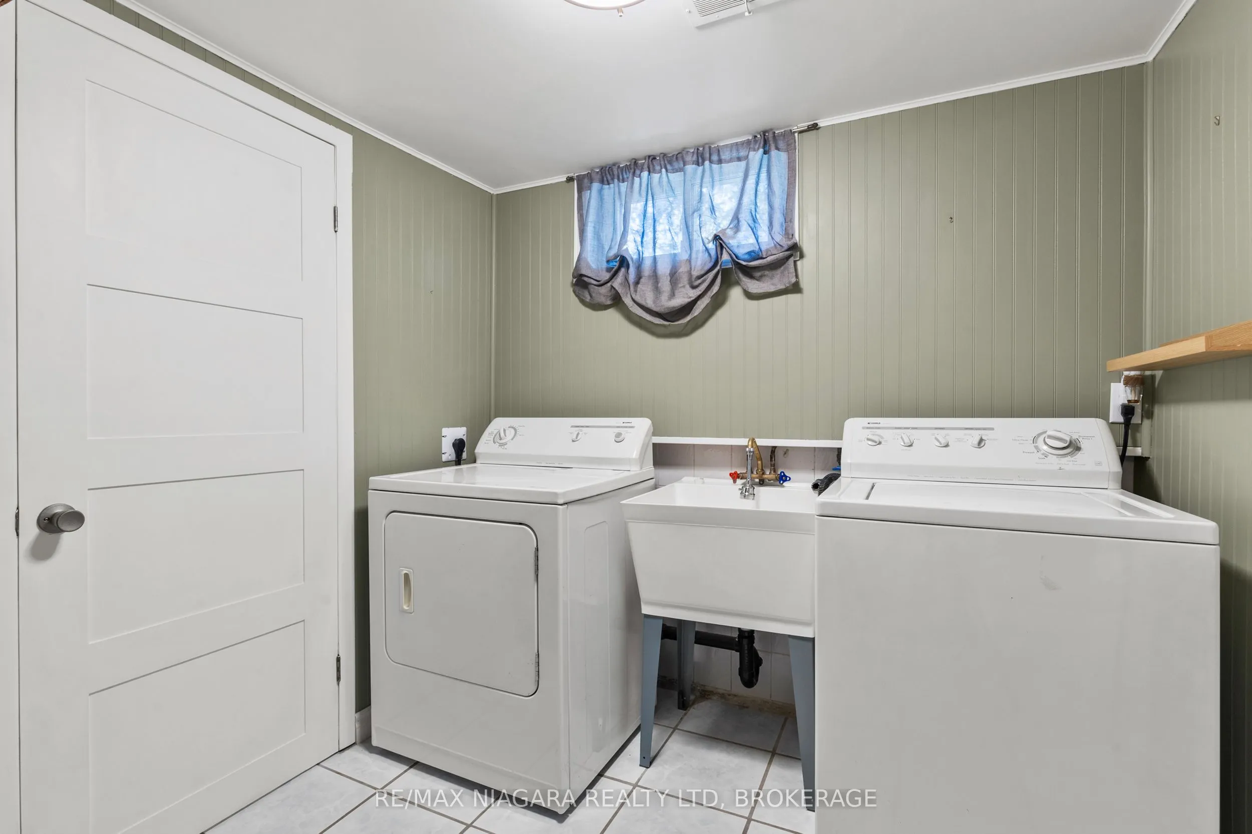 294 Lakeshore Road