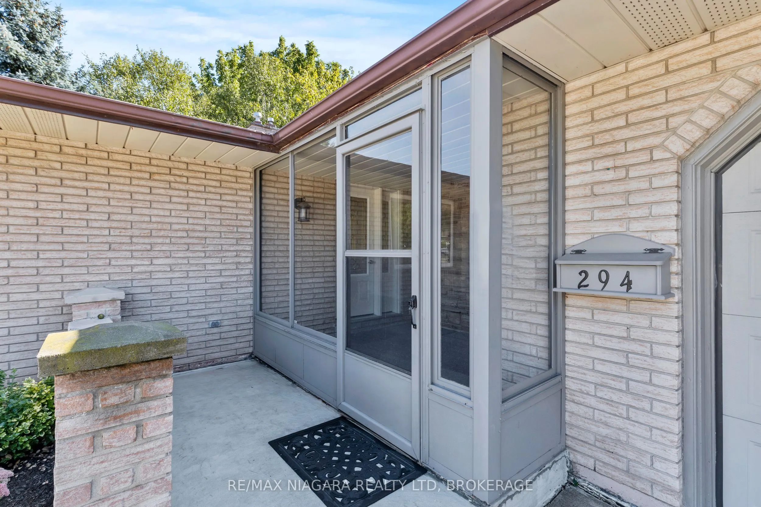 294 Lakeshore Road