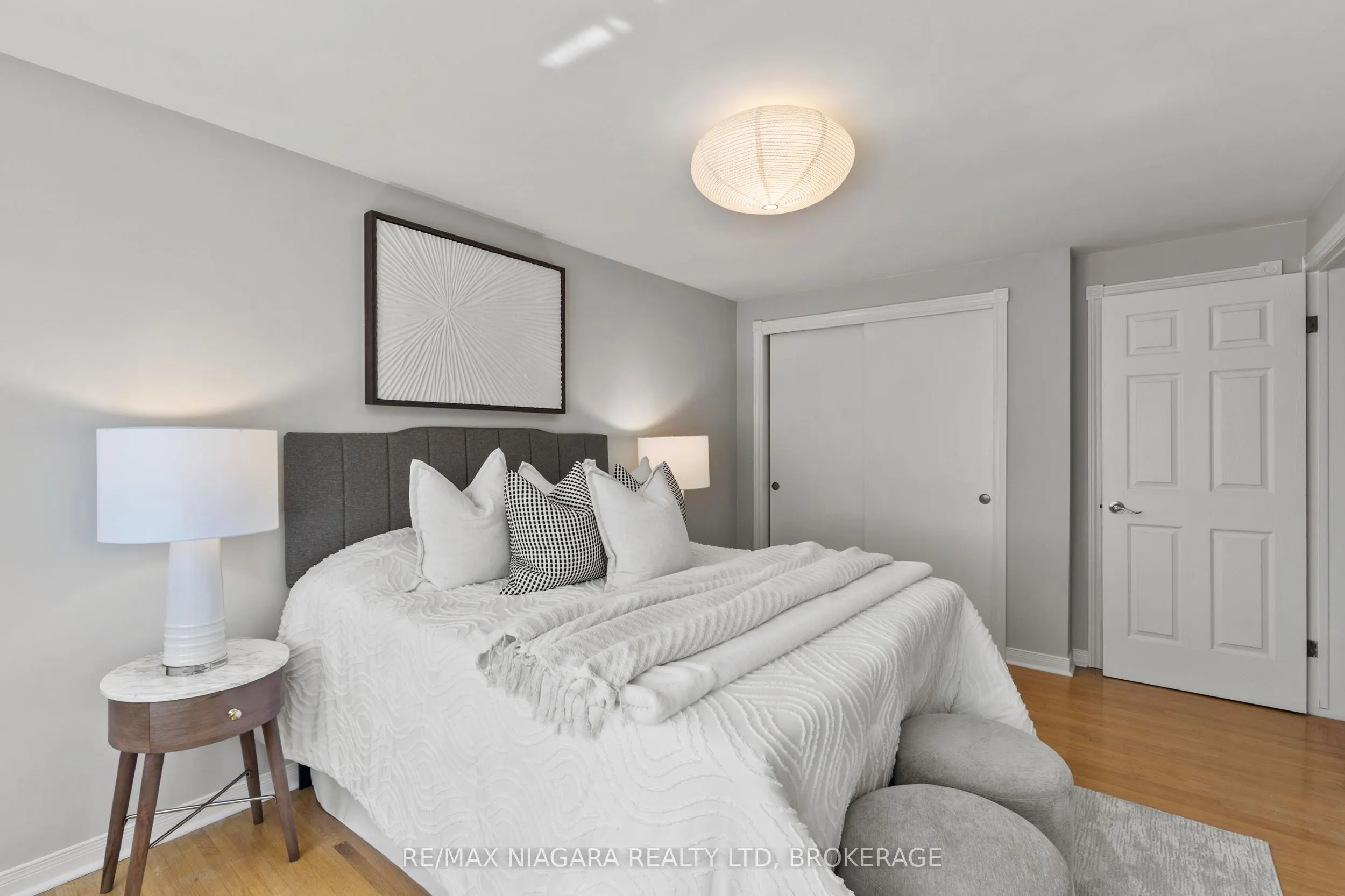 294 Lakeshore Road