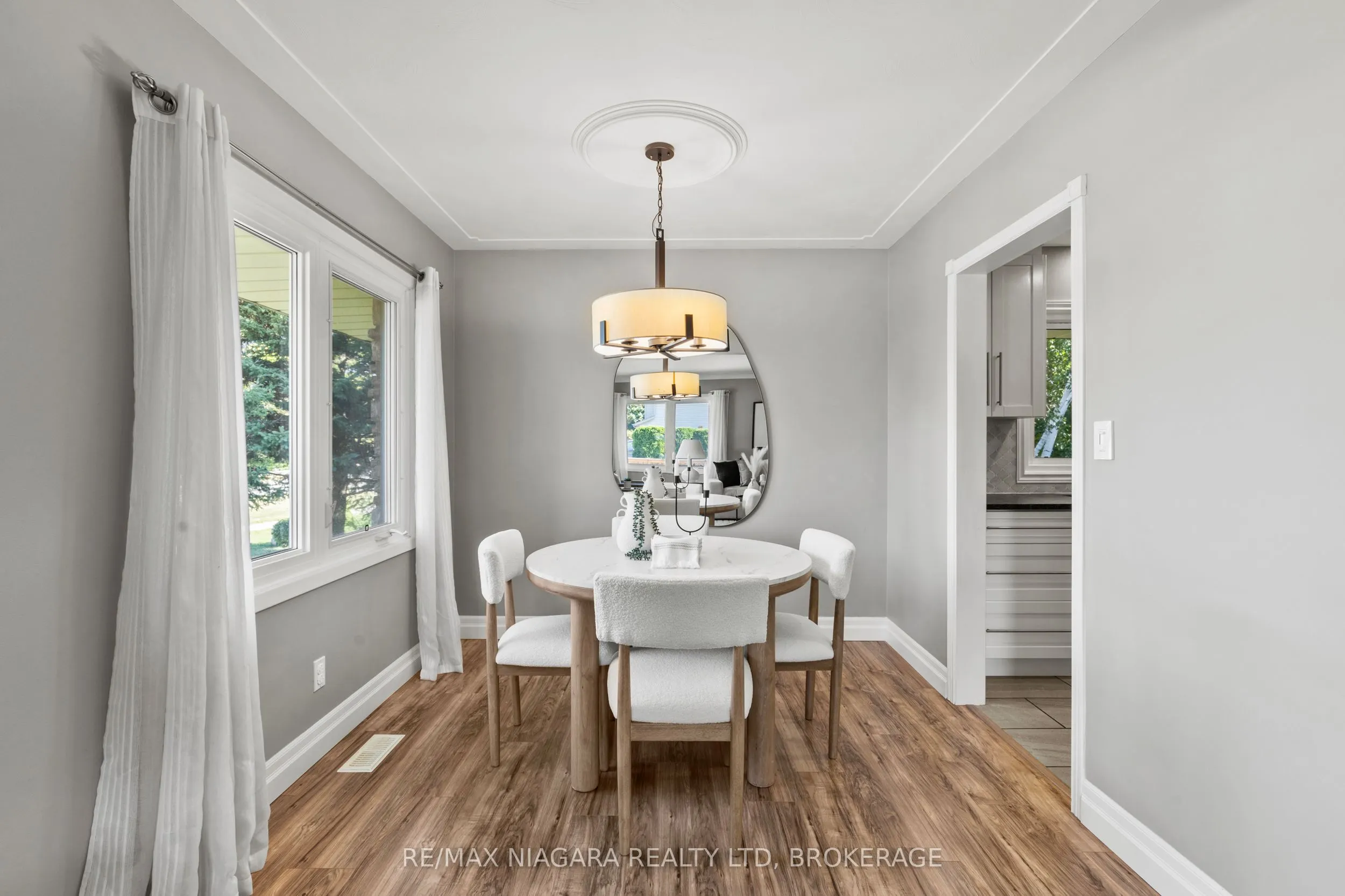 294 Lakeshore Road