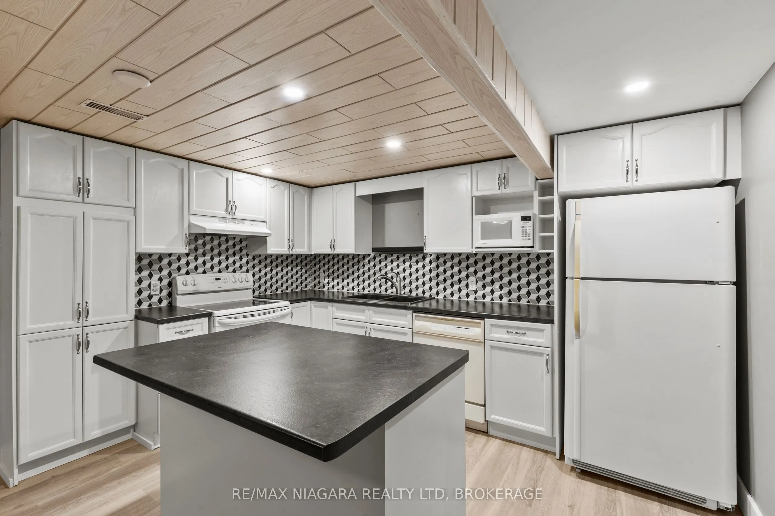 294 Lakeshore Road
