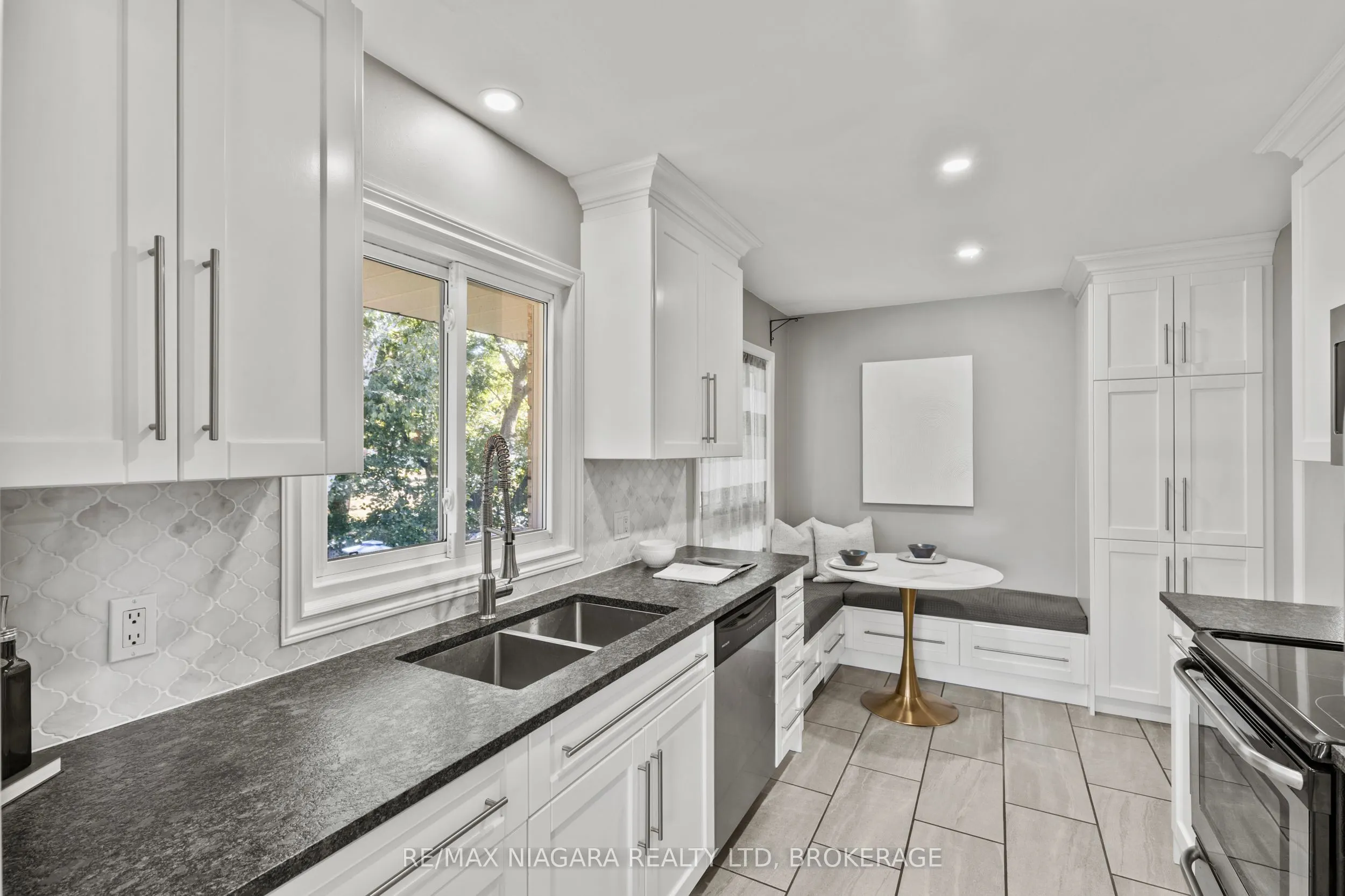 294 Lakeshore Road