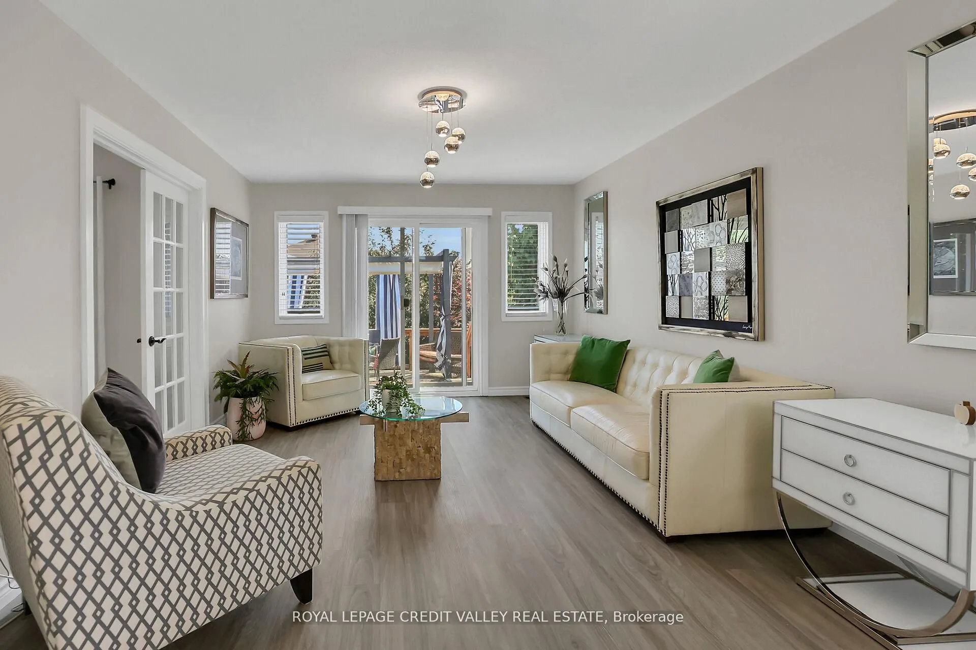 11 Jefferson Court W