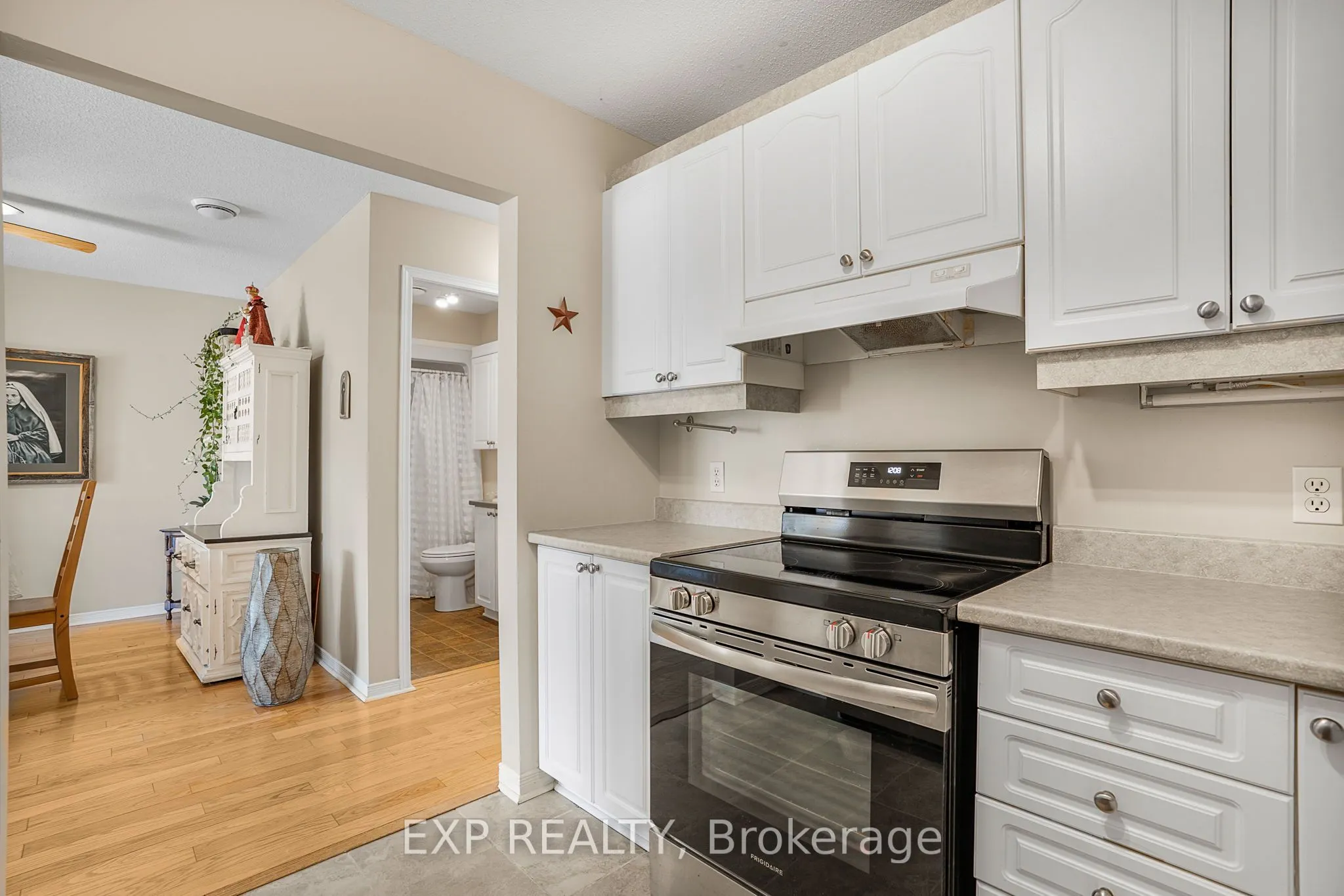 2929 Laurier Street, #103