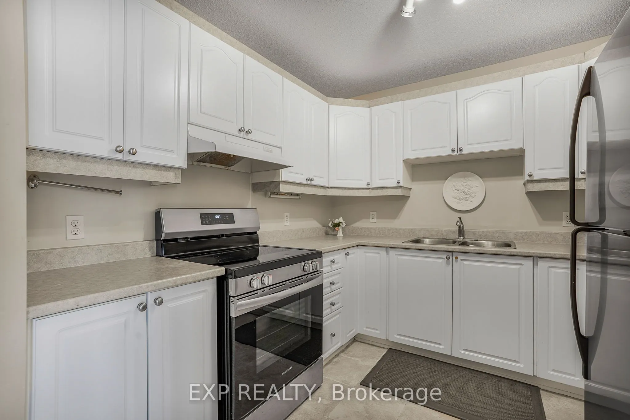 2929 Laurier Street, #103