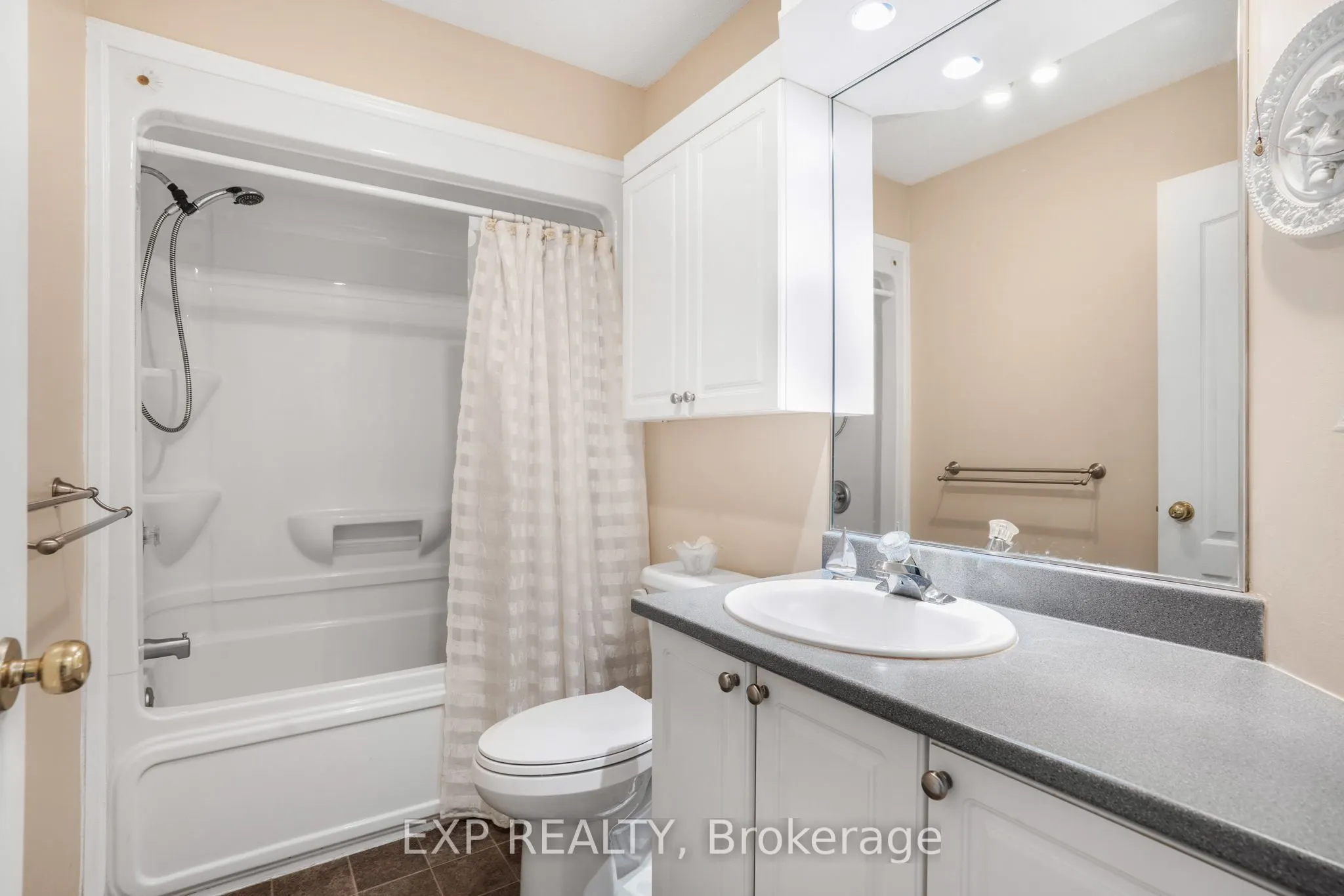 2929 Laurier Street, #103