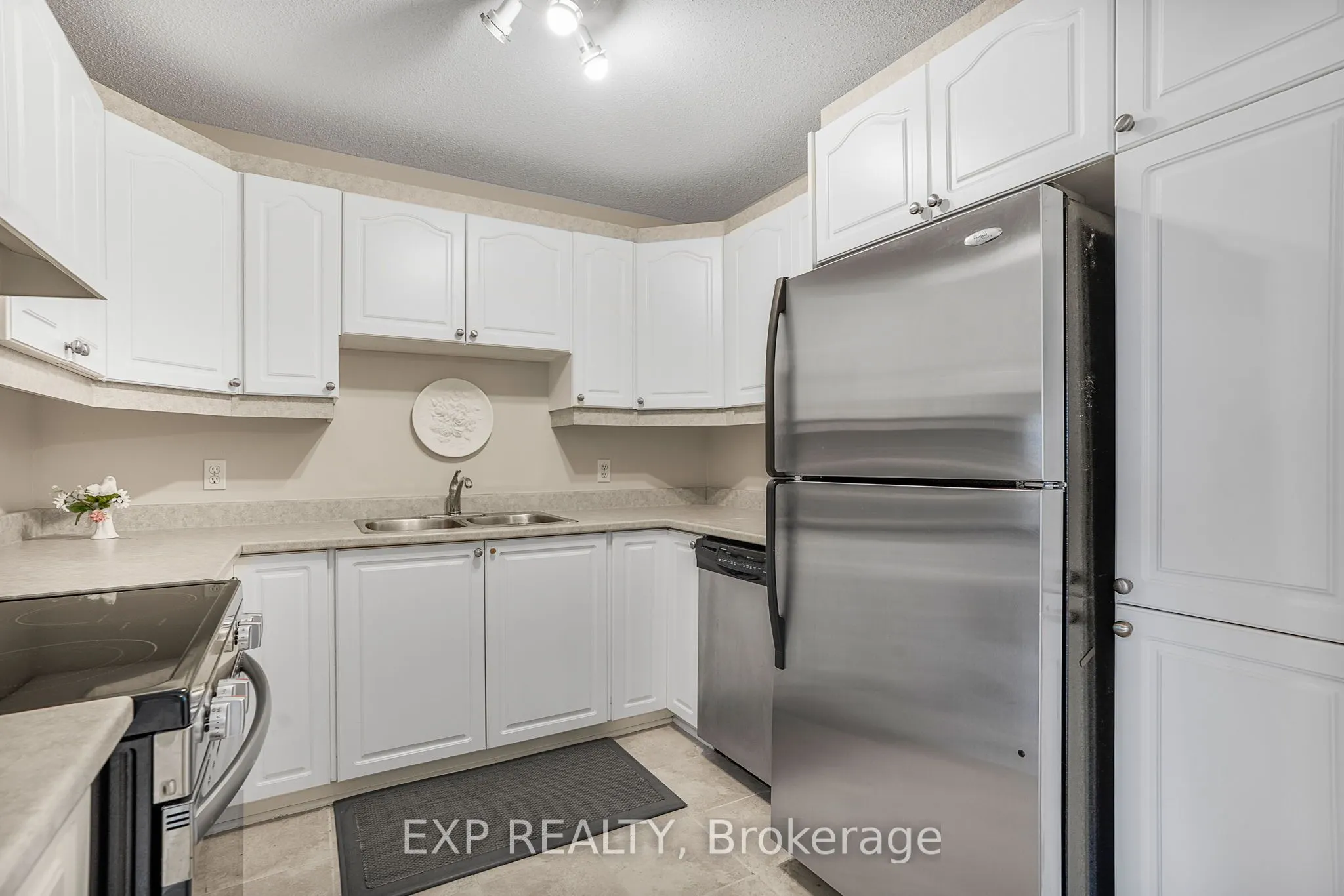 2929 Laurier Street, #103