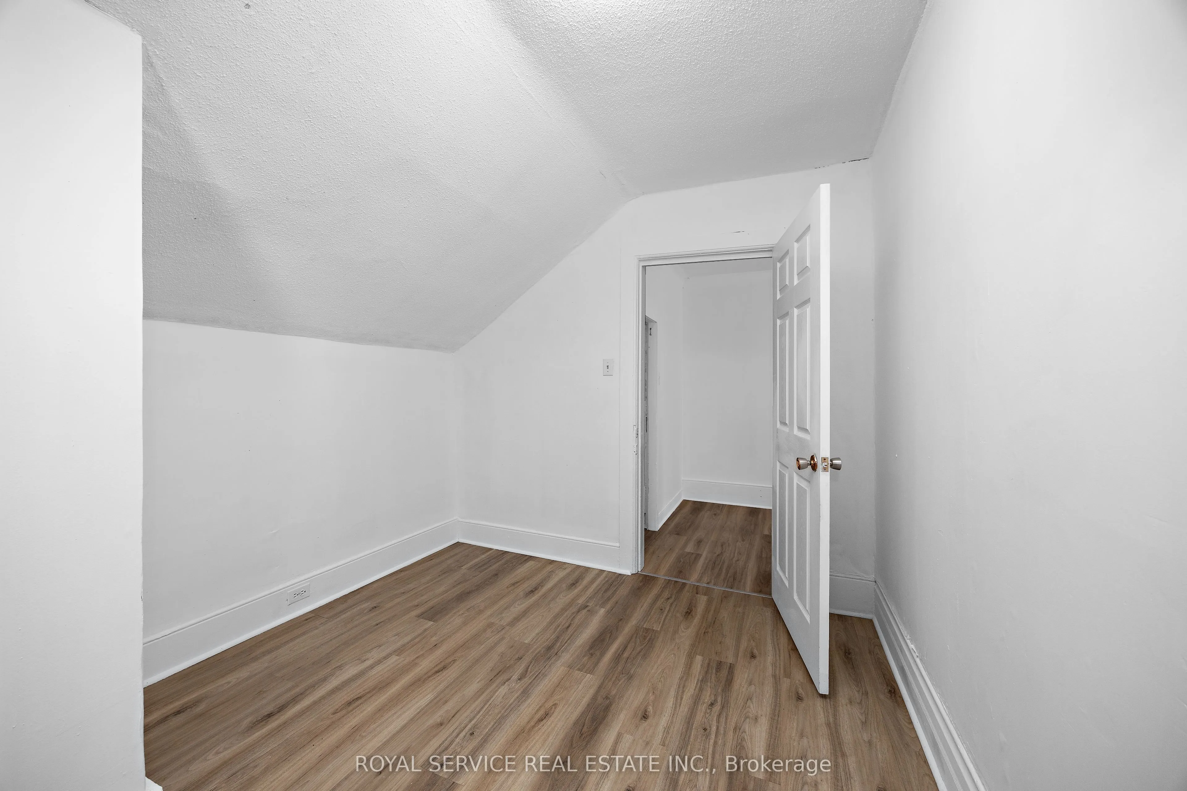 73 King Street W