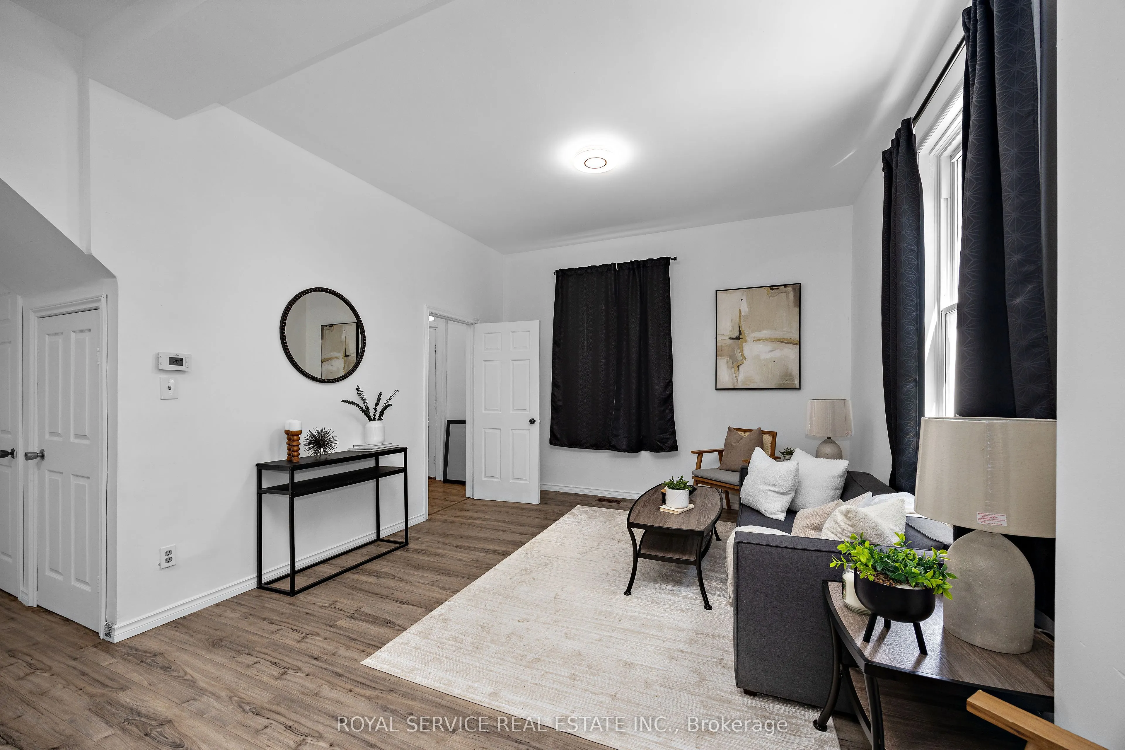 73 King Street W