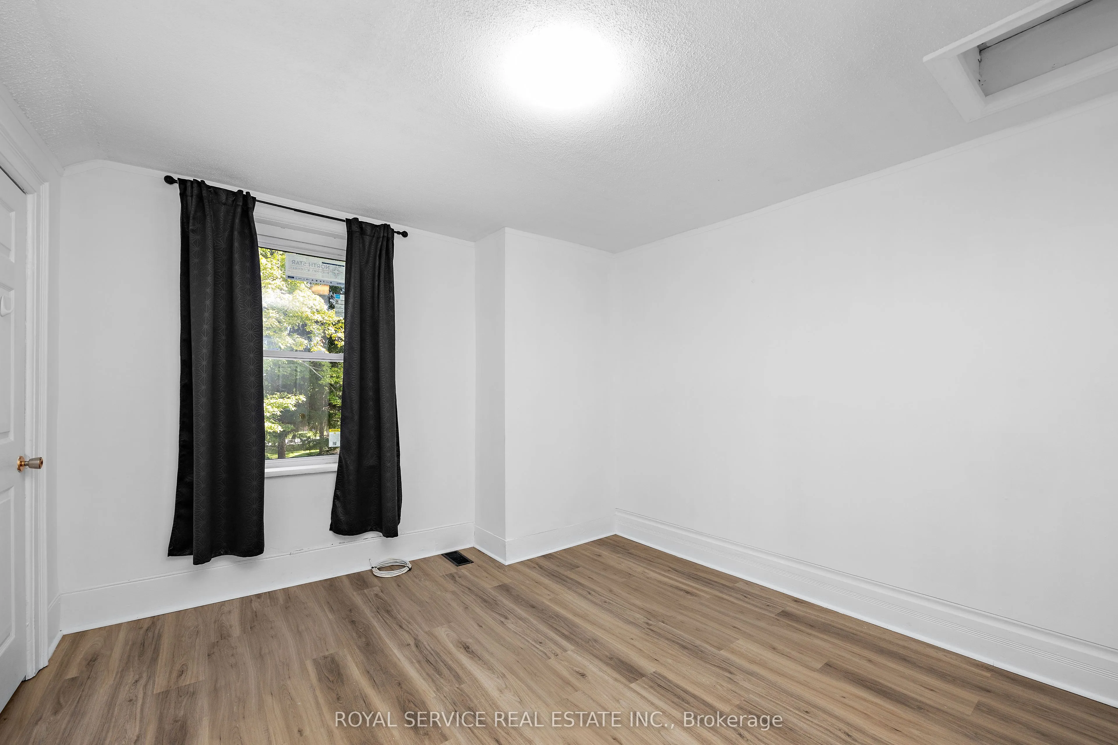 73 King Street W