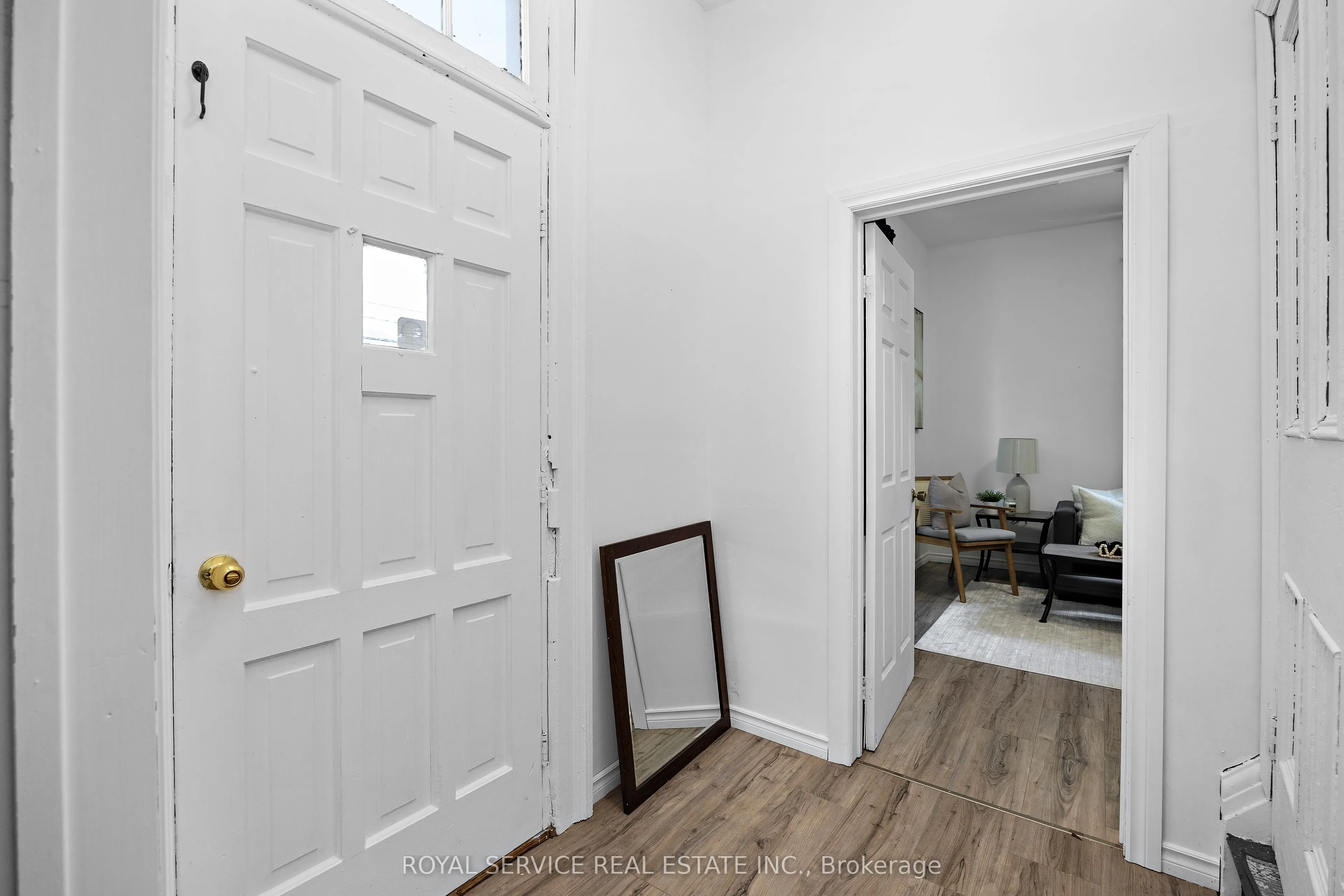 73 King Street W