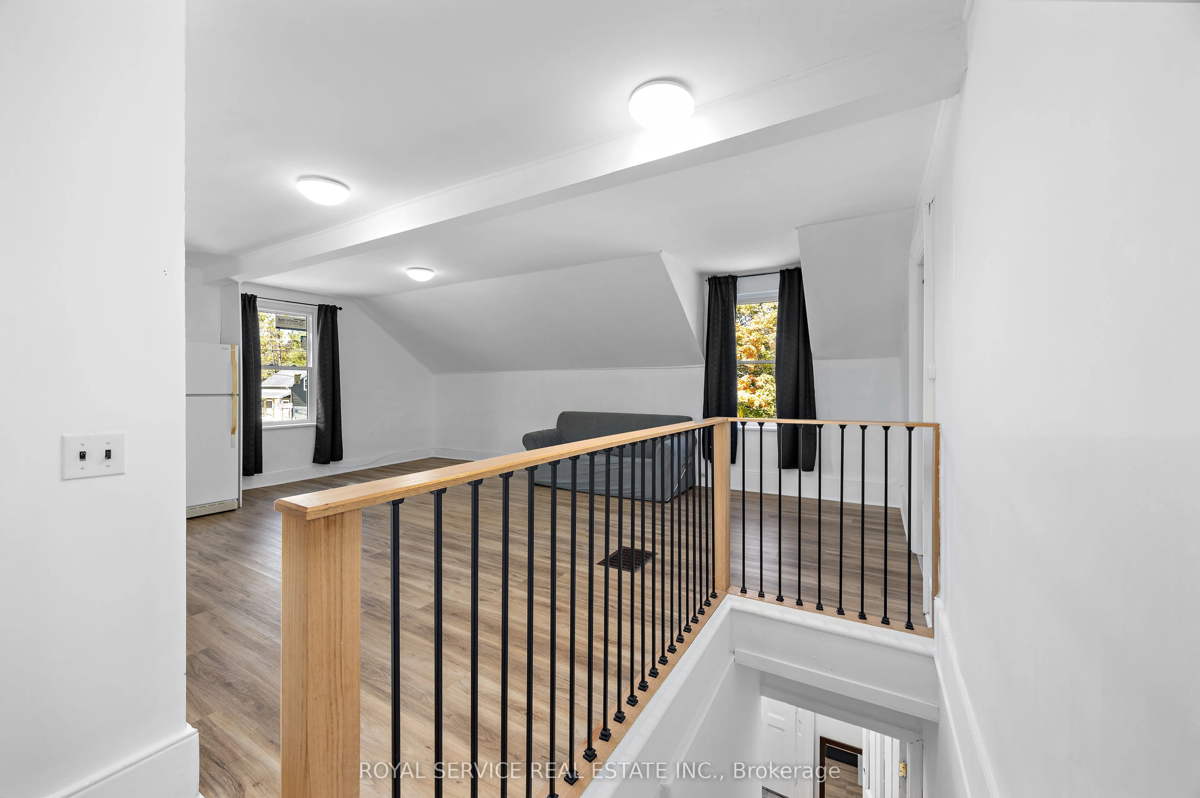 73 King Street W