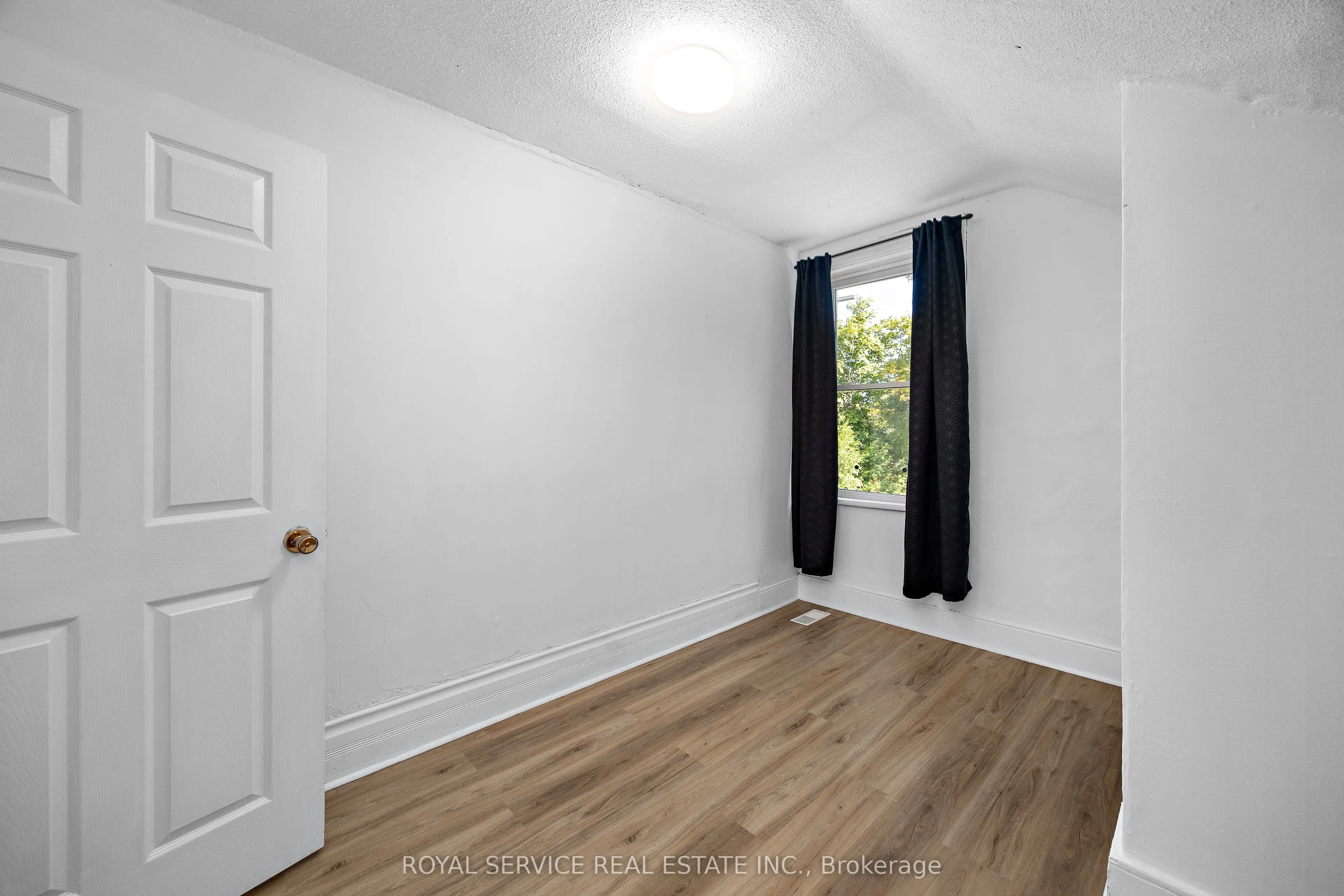 73 King Street W