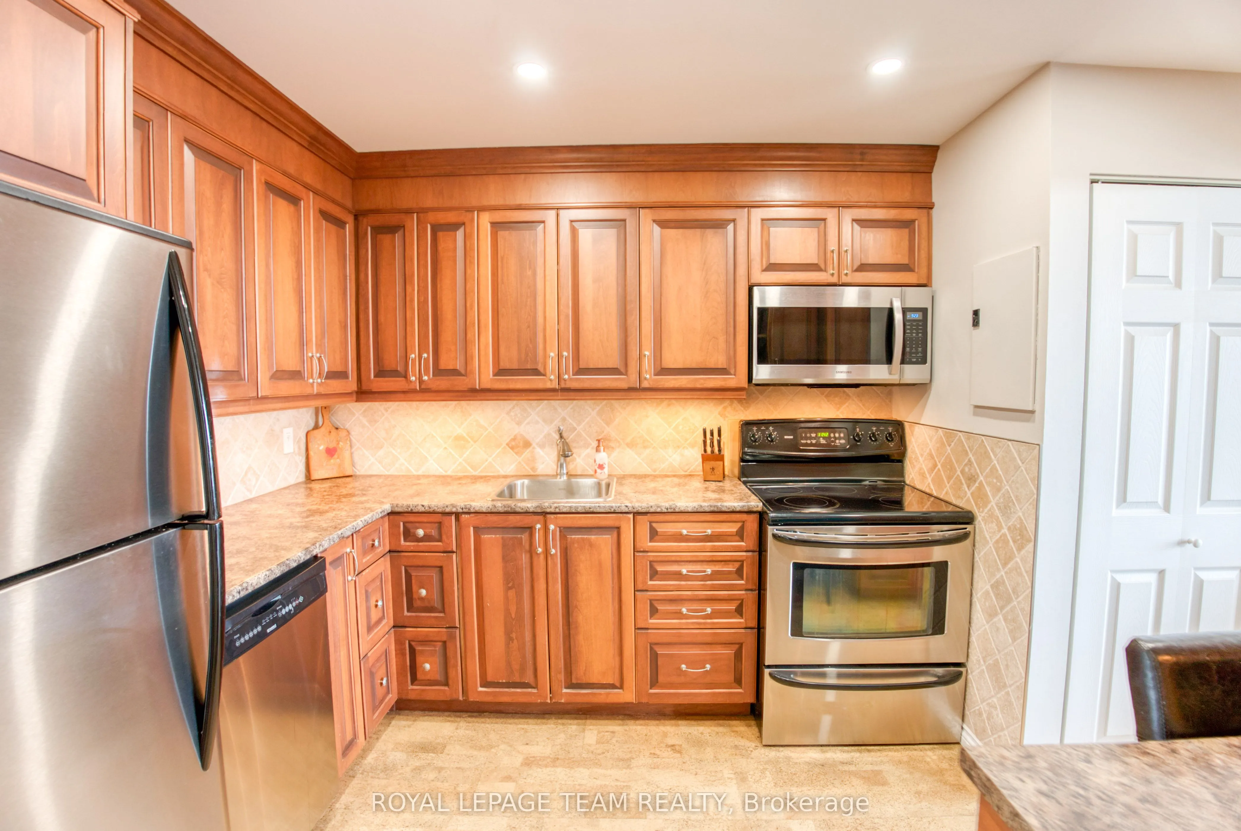 1195 Richmond Road, #2006