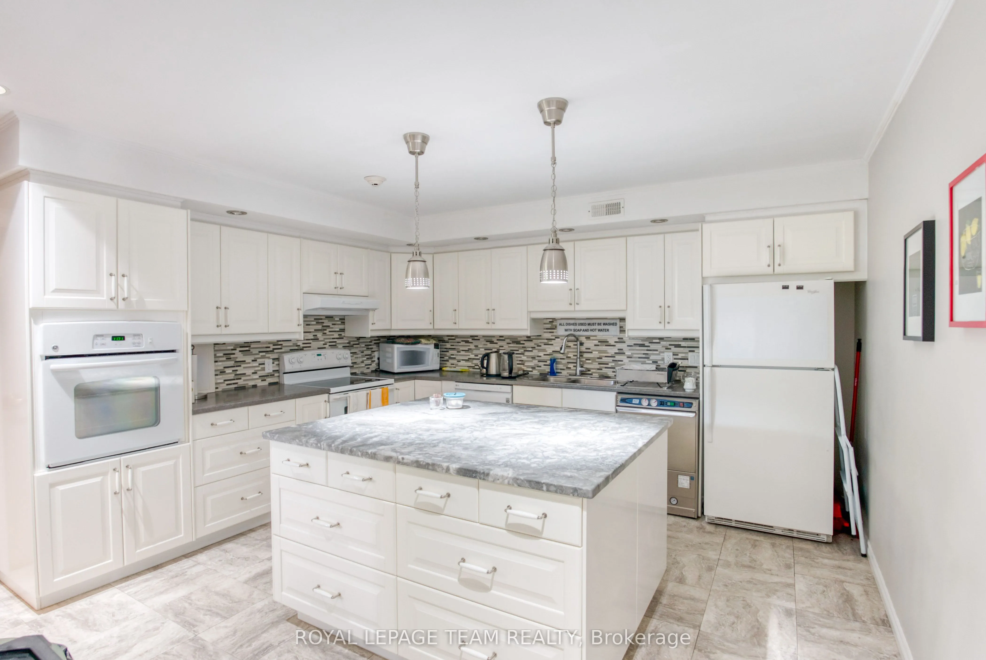1195 Richmond Road, #2006