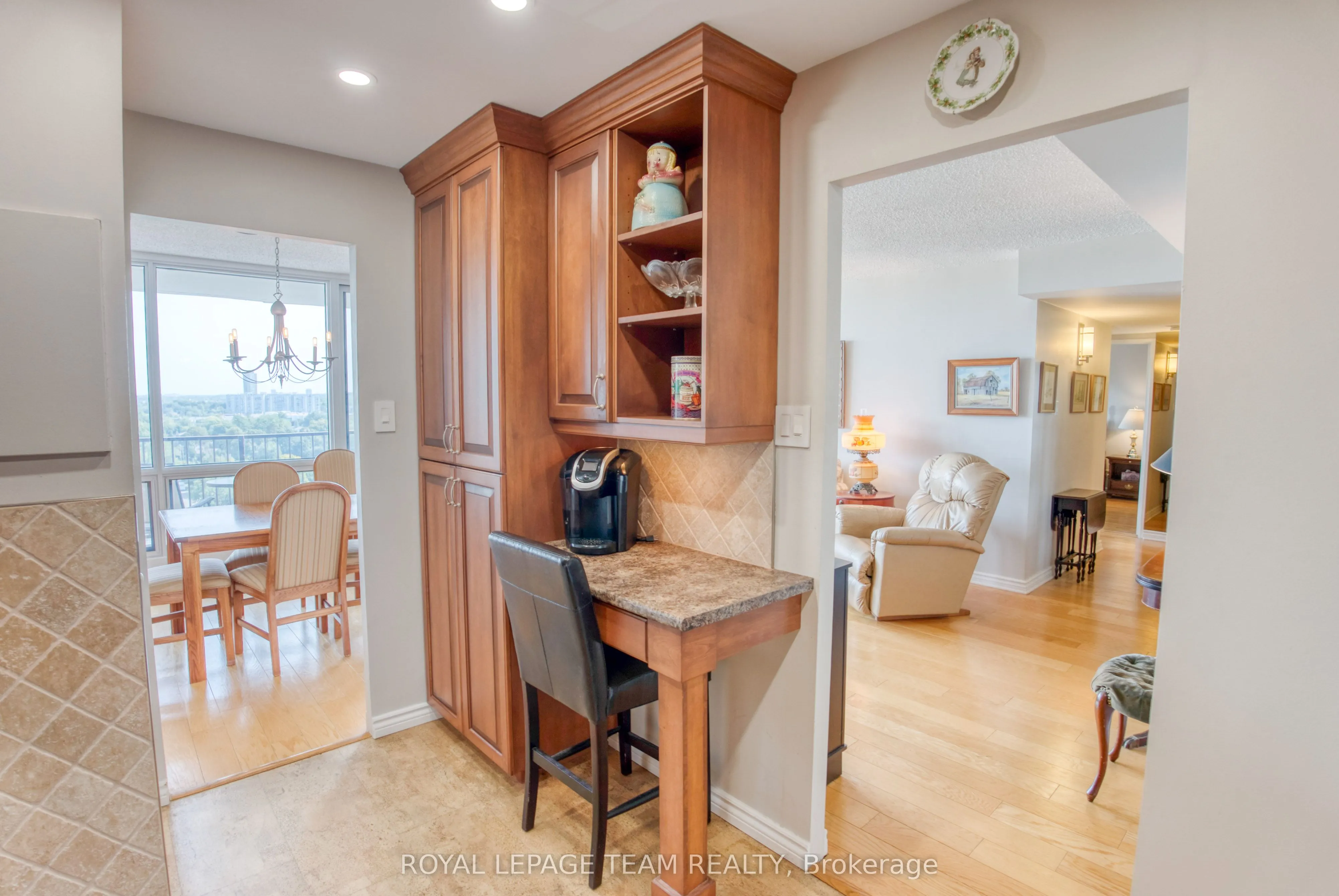 1195 Richmond Road, #2006