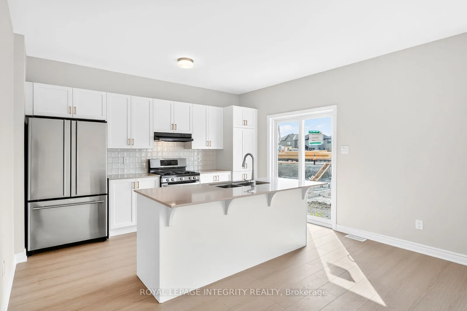 335 Les Emmerson Drive