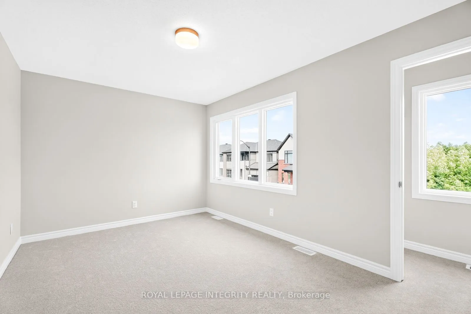 335 Les Emmerson Drive