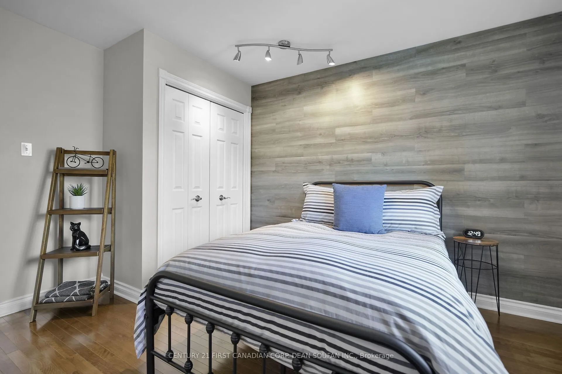6907 Lambeth Walk