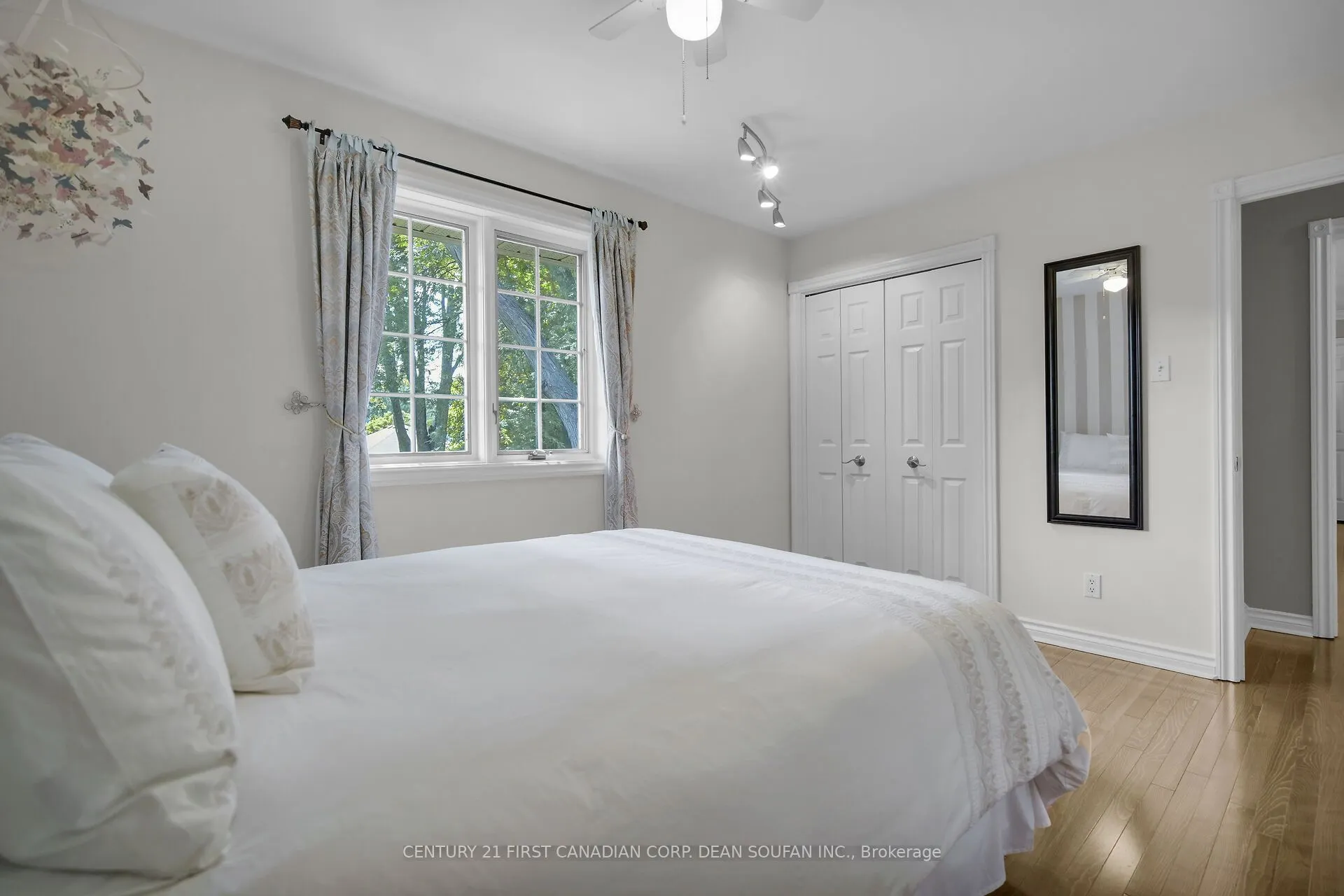 6907 Lambeth Walk