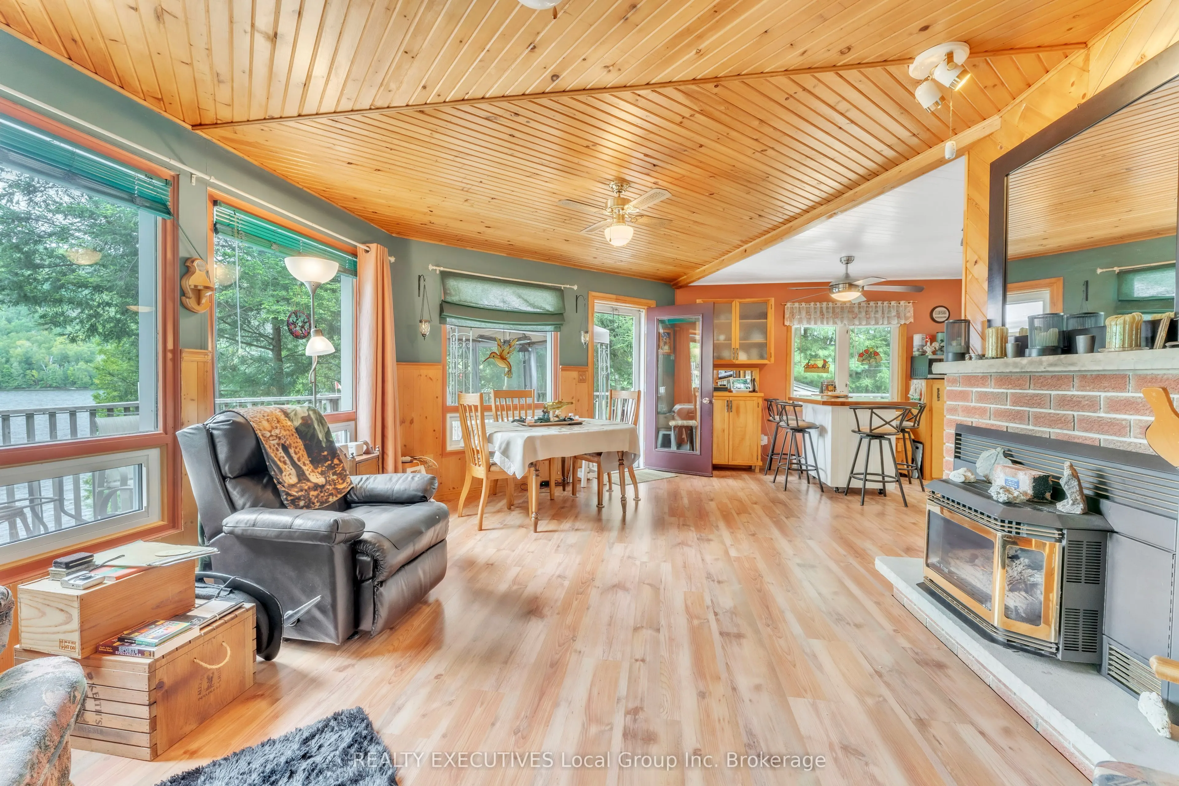 170F Shorewood Road