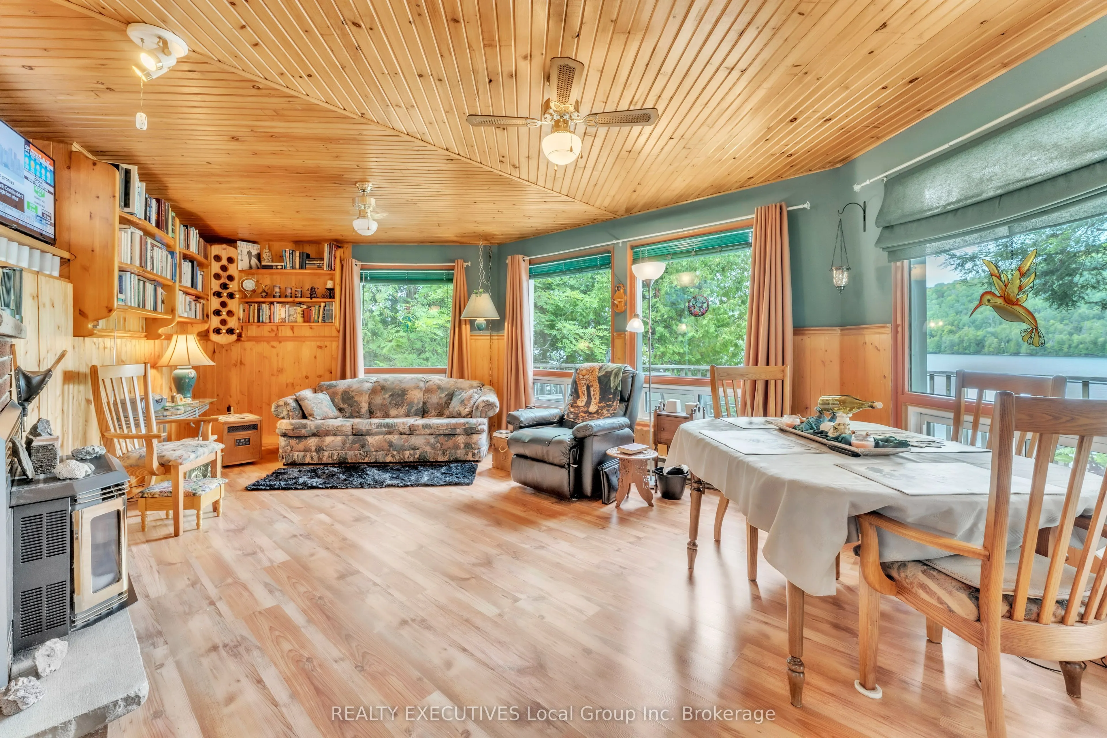 170F Shorewood Road