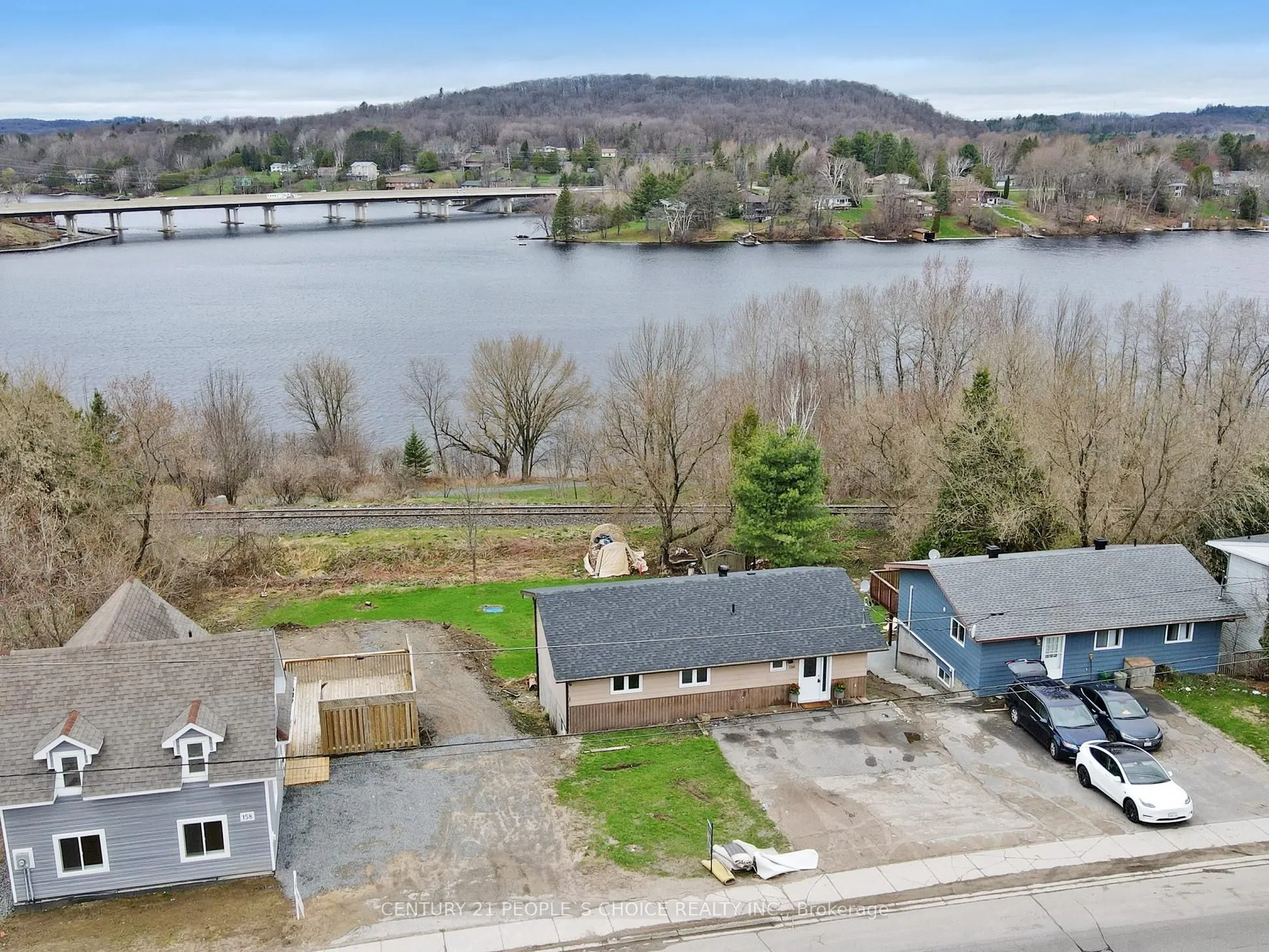 156 Main Street W