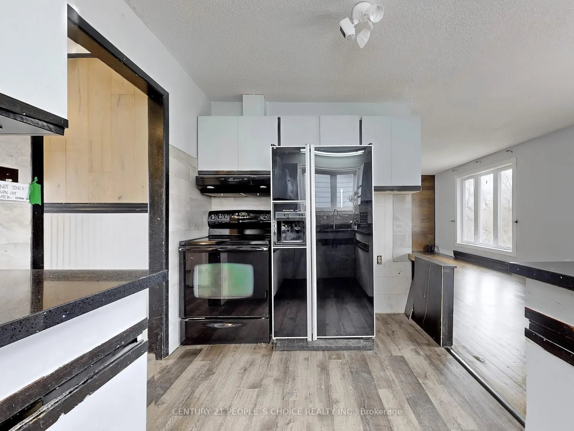 156 Main Street W