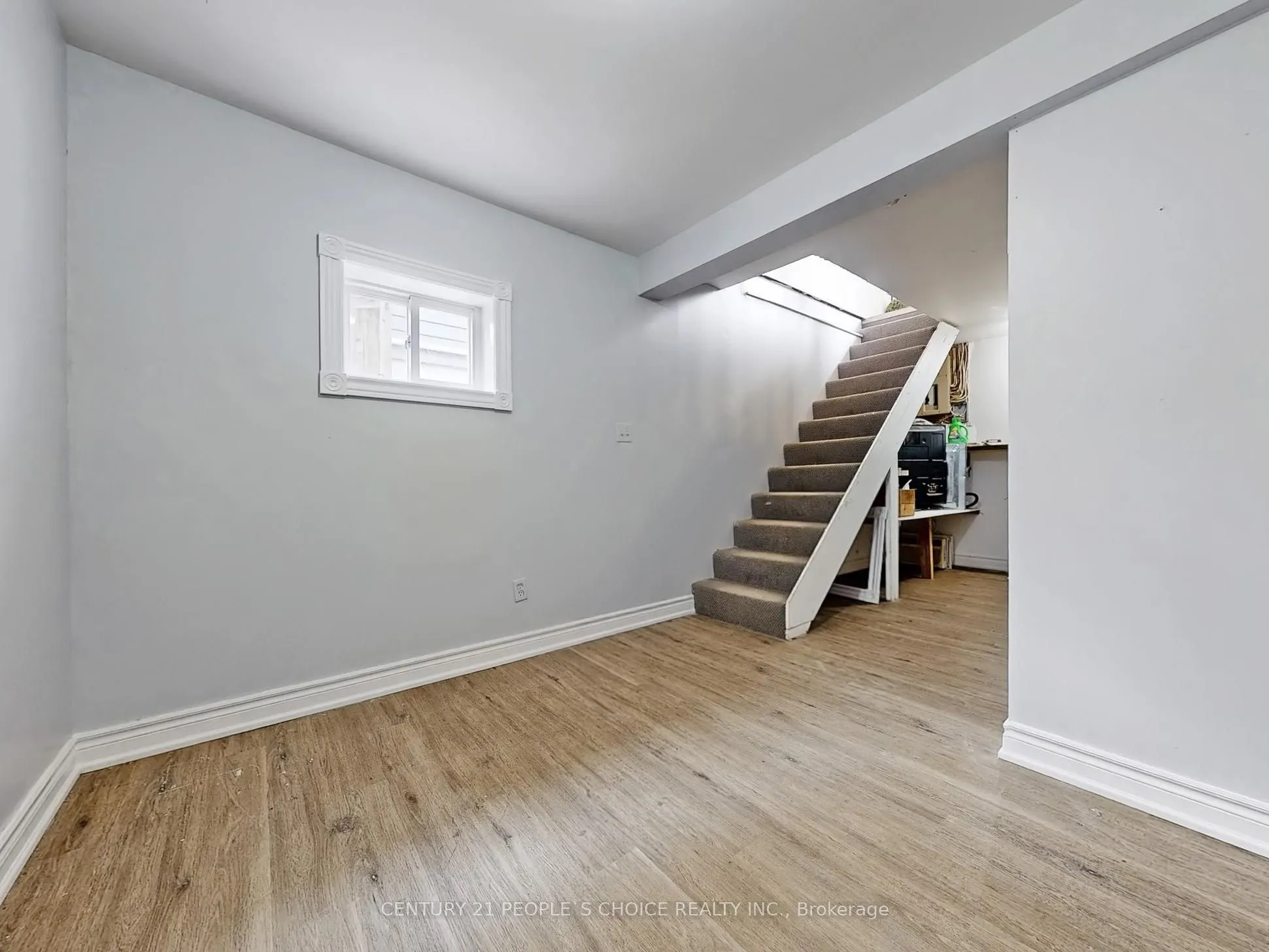 156 Main Street W