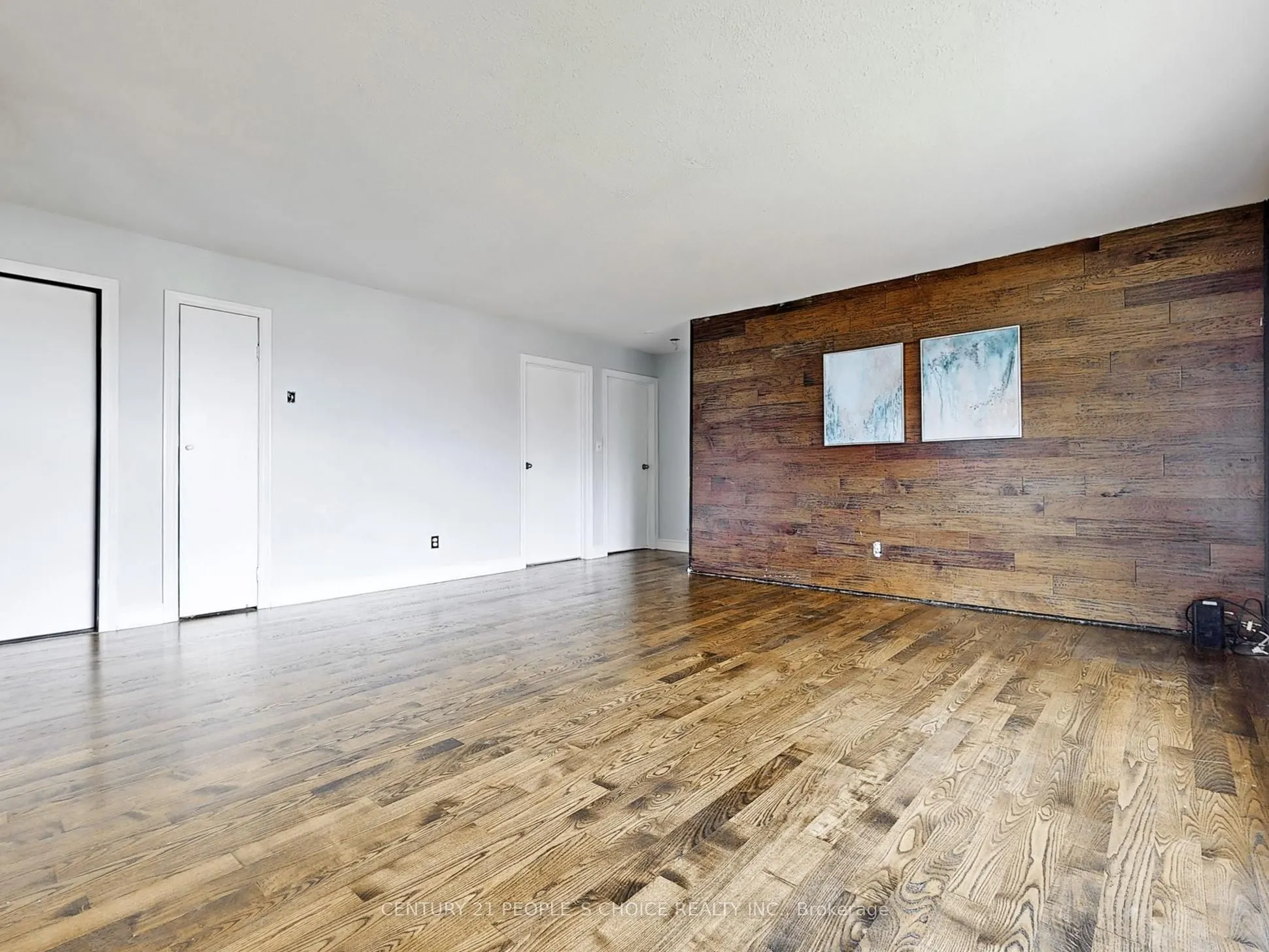 156 Main Street W