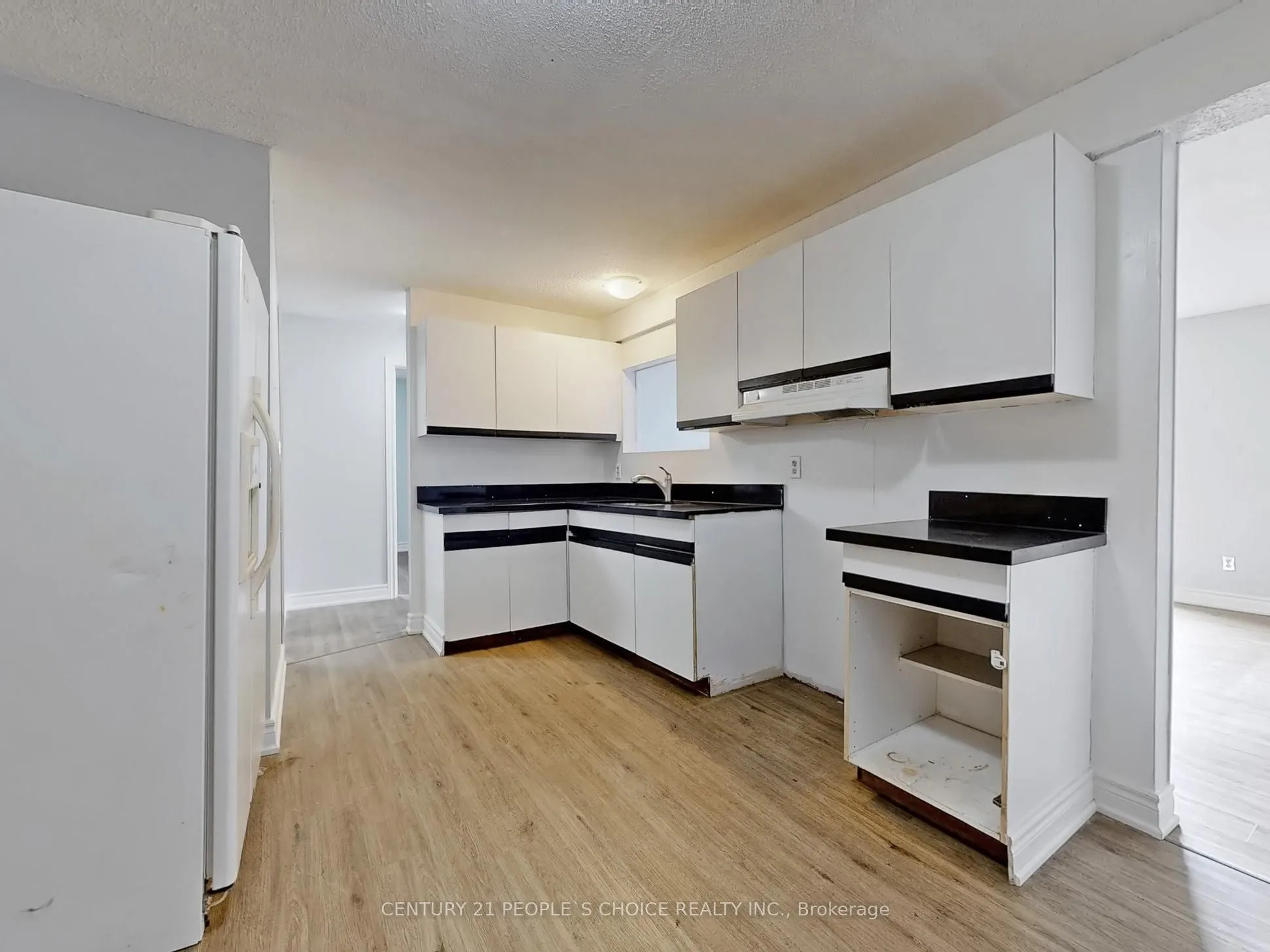 156 Main Street W