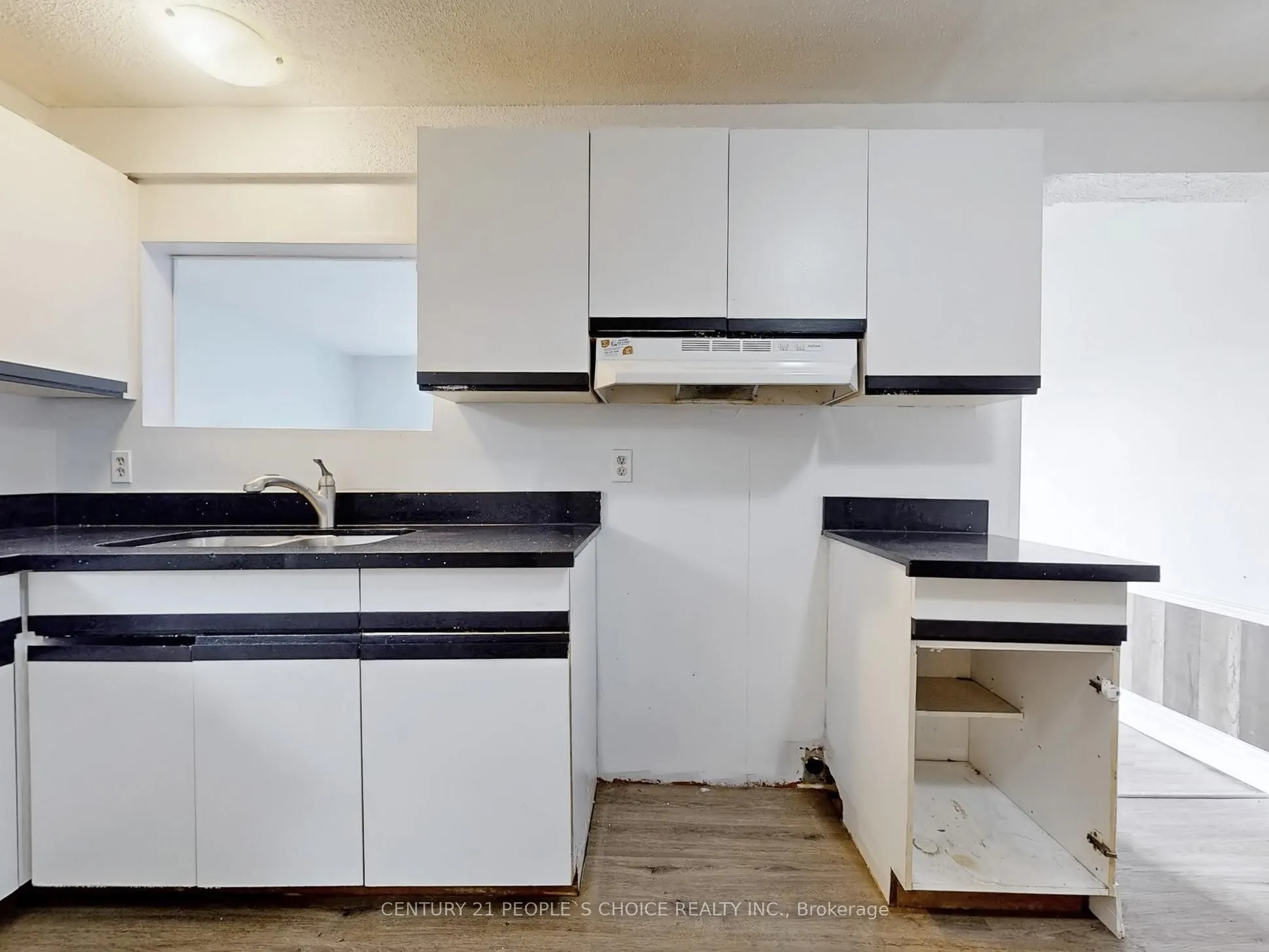 156 Main Street W