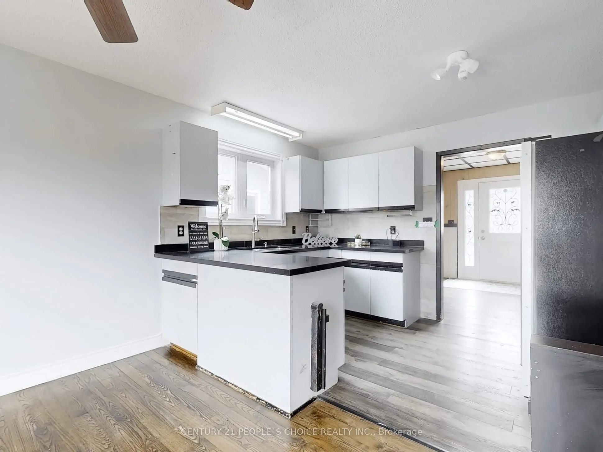 156 Main Street W